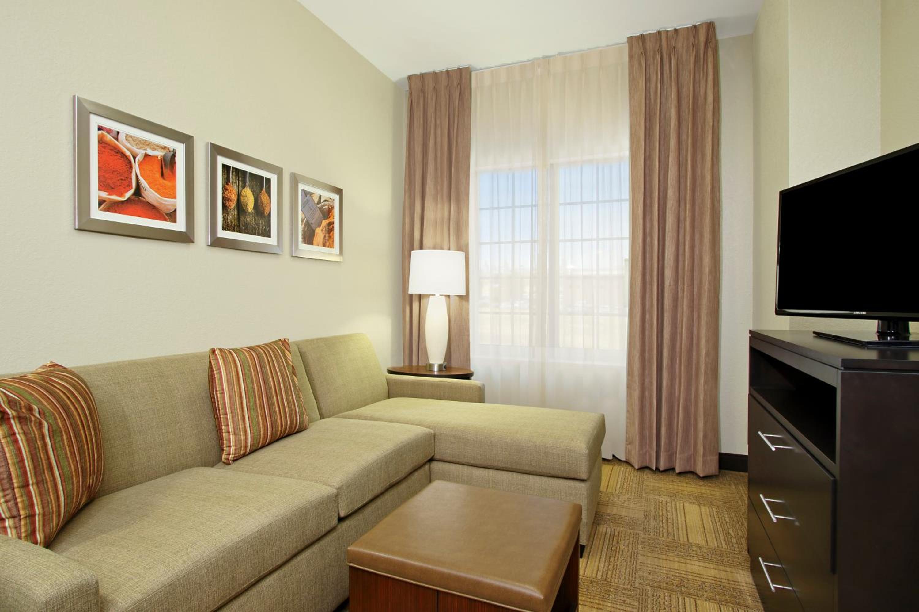 Queen Suite - Hearing Accessible photo 3