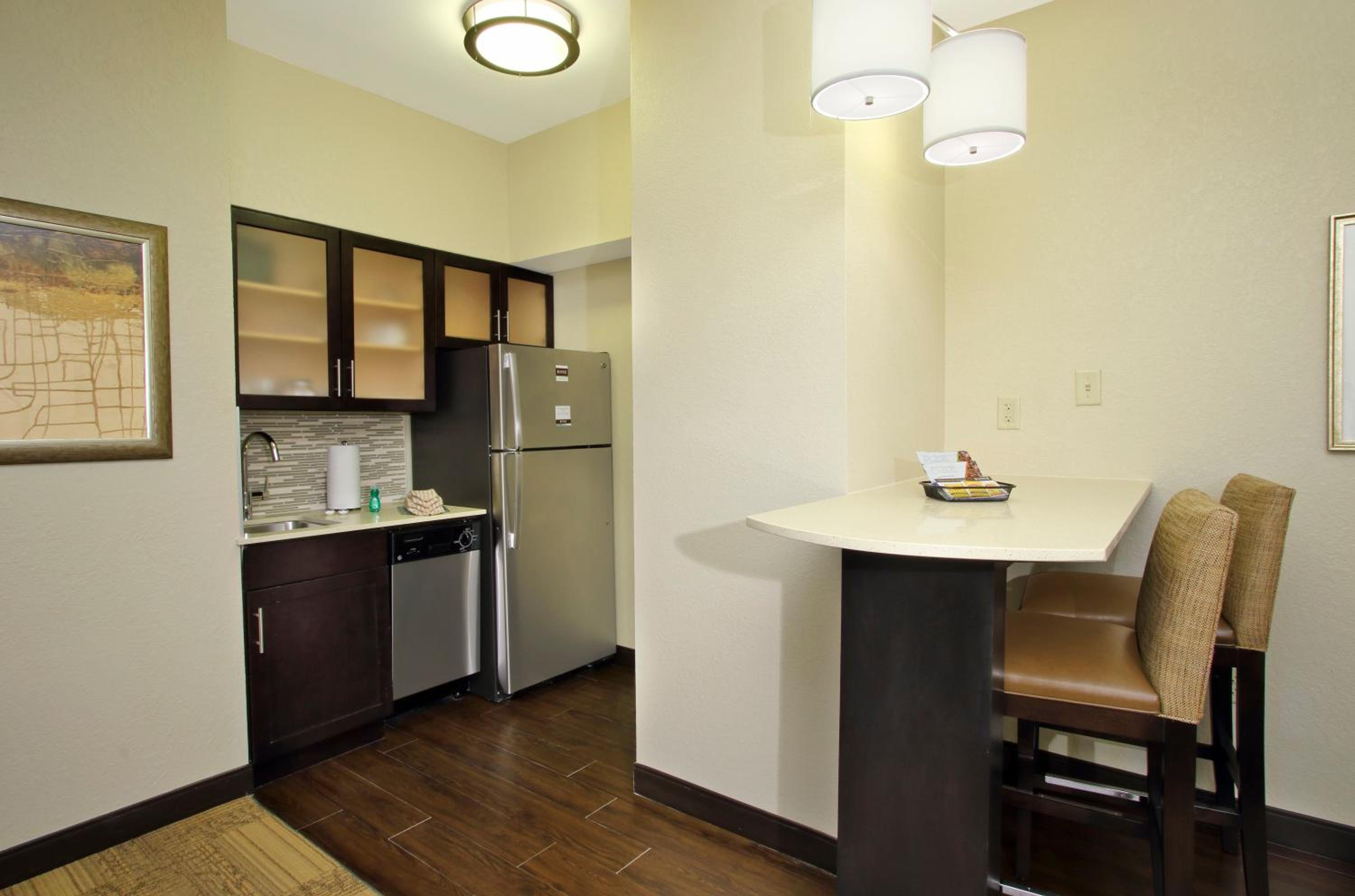 One-Bedroom Queen Suite