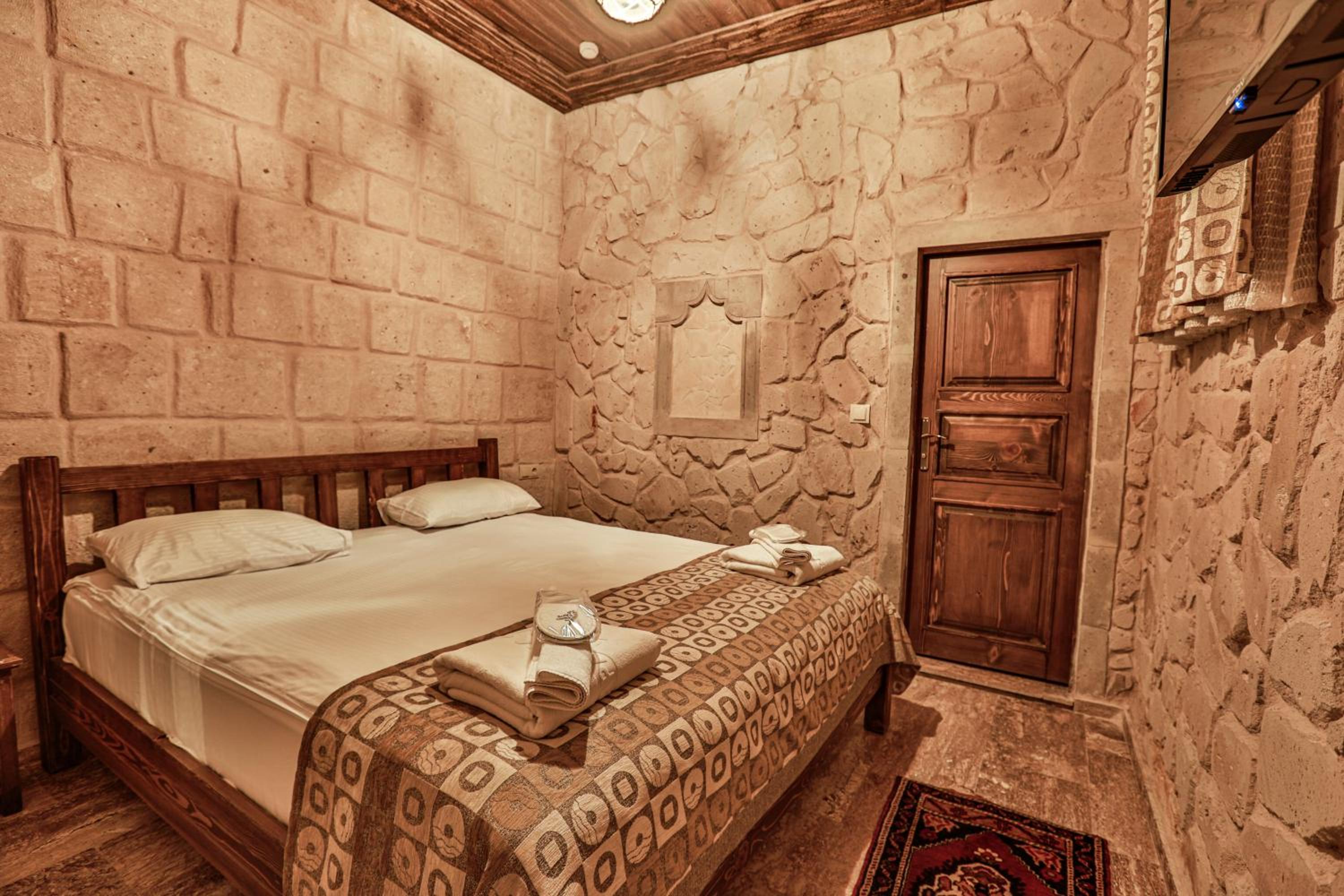 Double Room - Photo 11