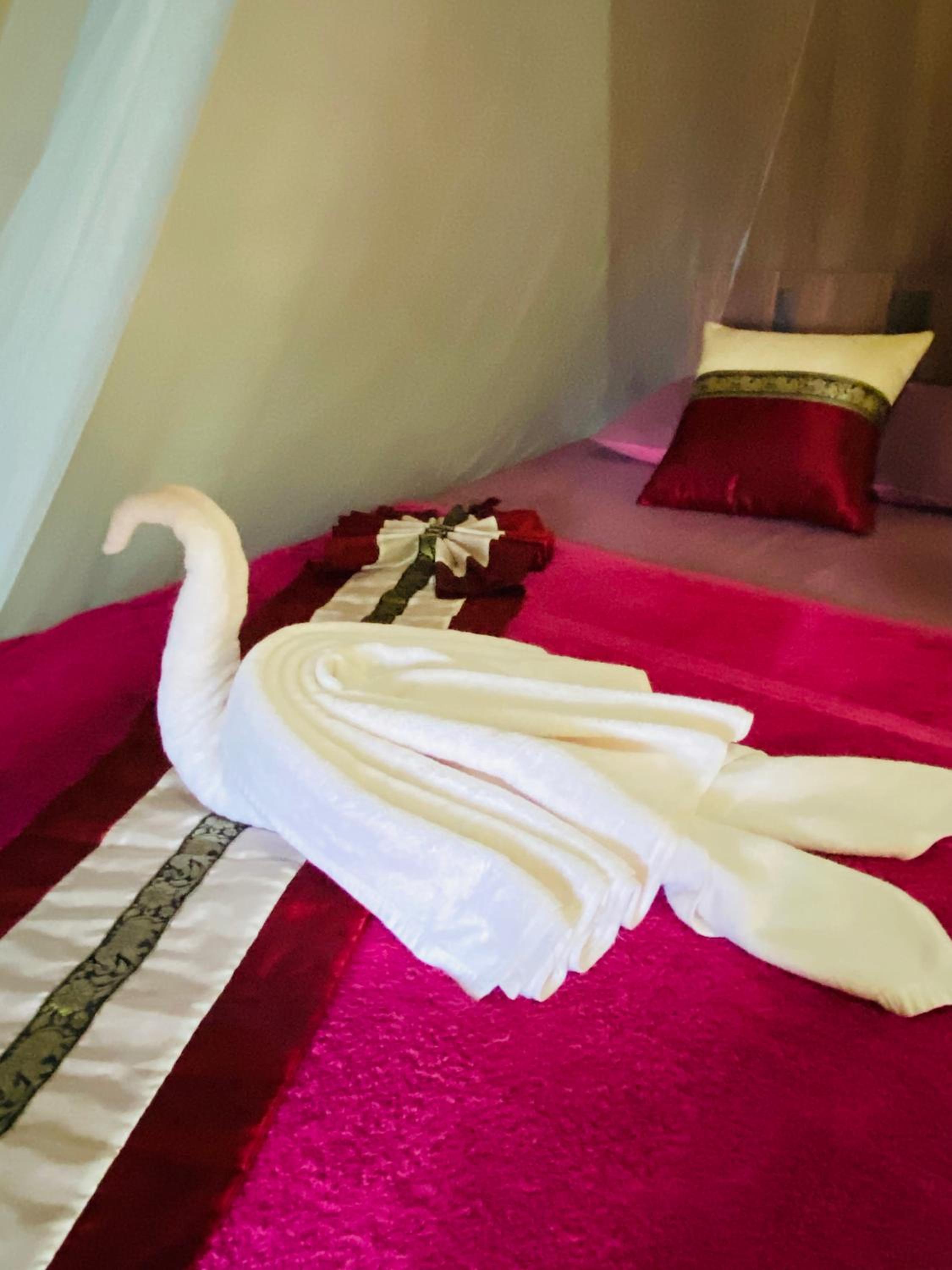 King Suite with Balcony - Photo 8