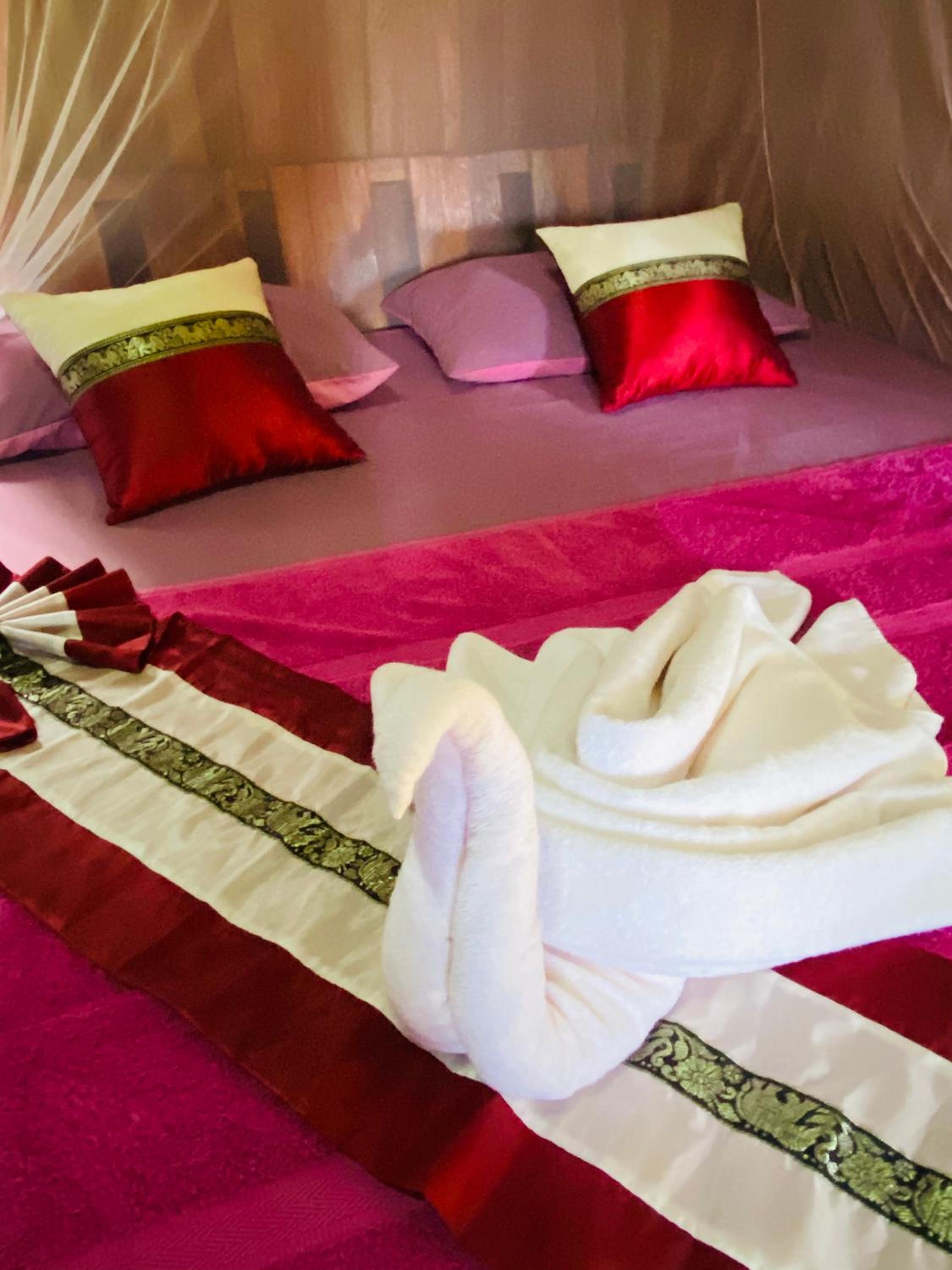 King Suite with Balcony - Photo 9