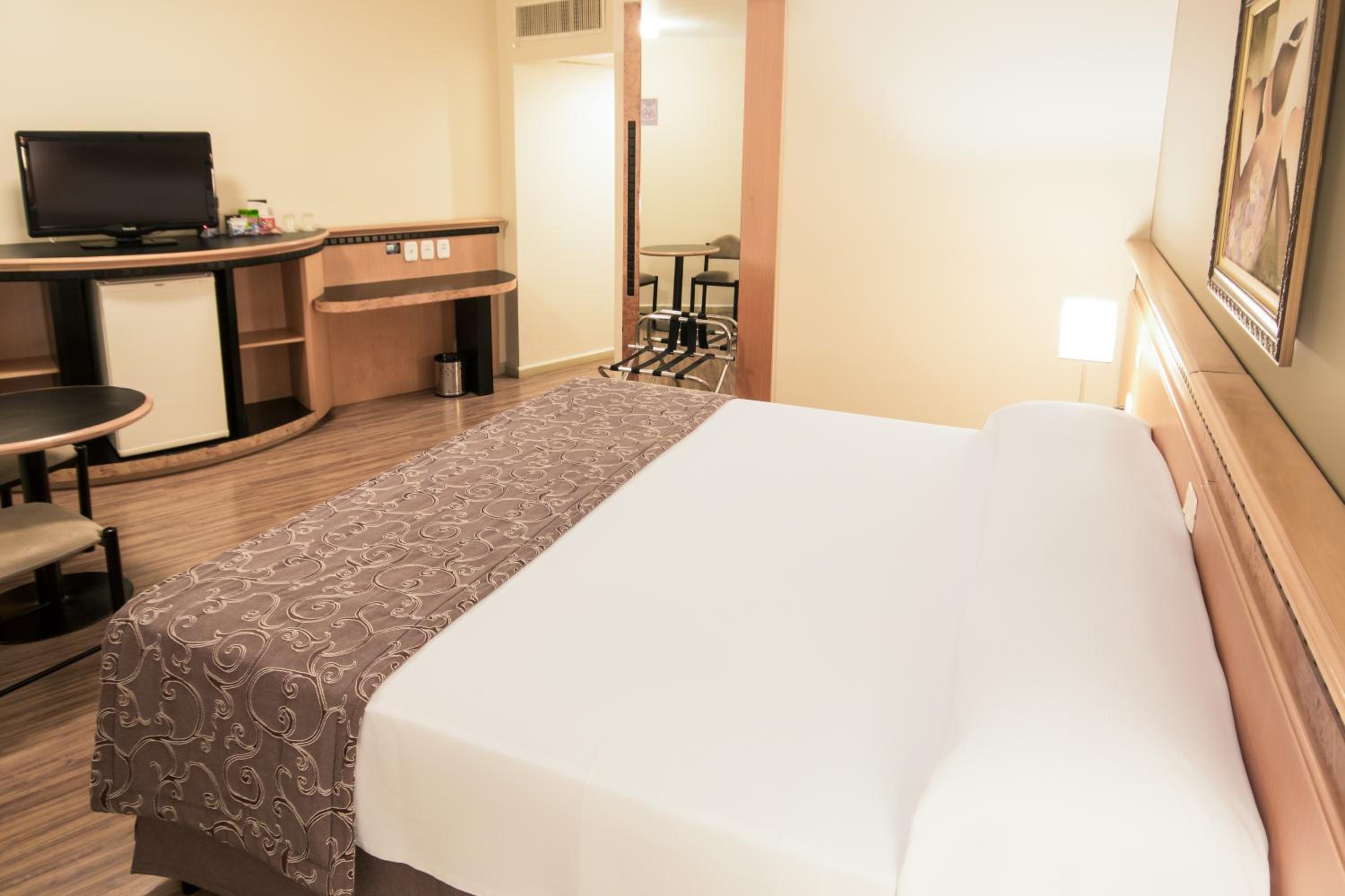 Standard King Room photo 2