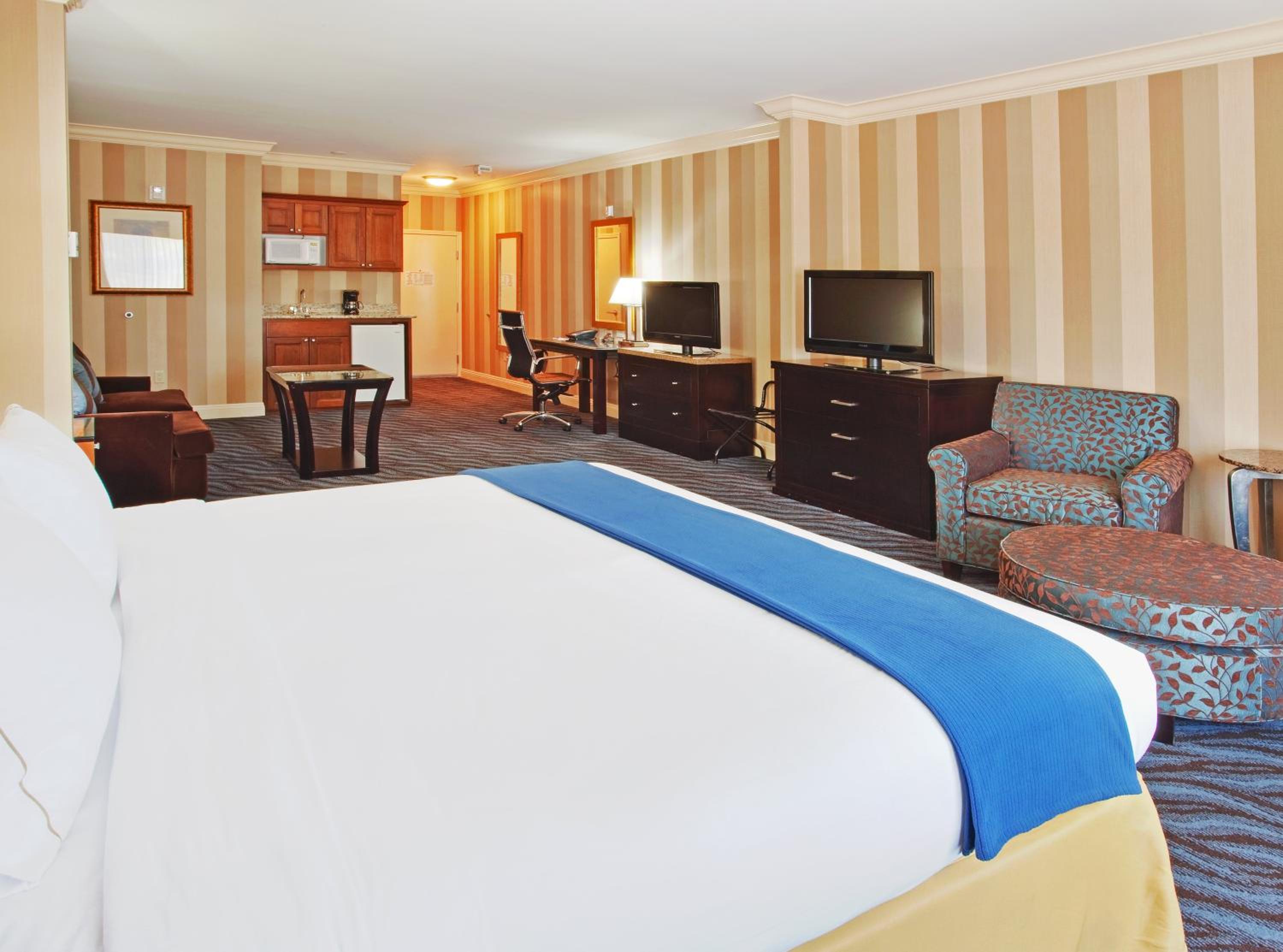 King Suite - Photo 2