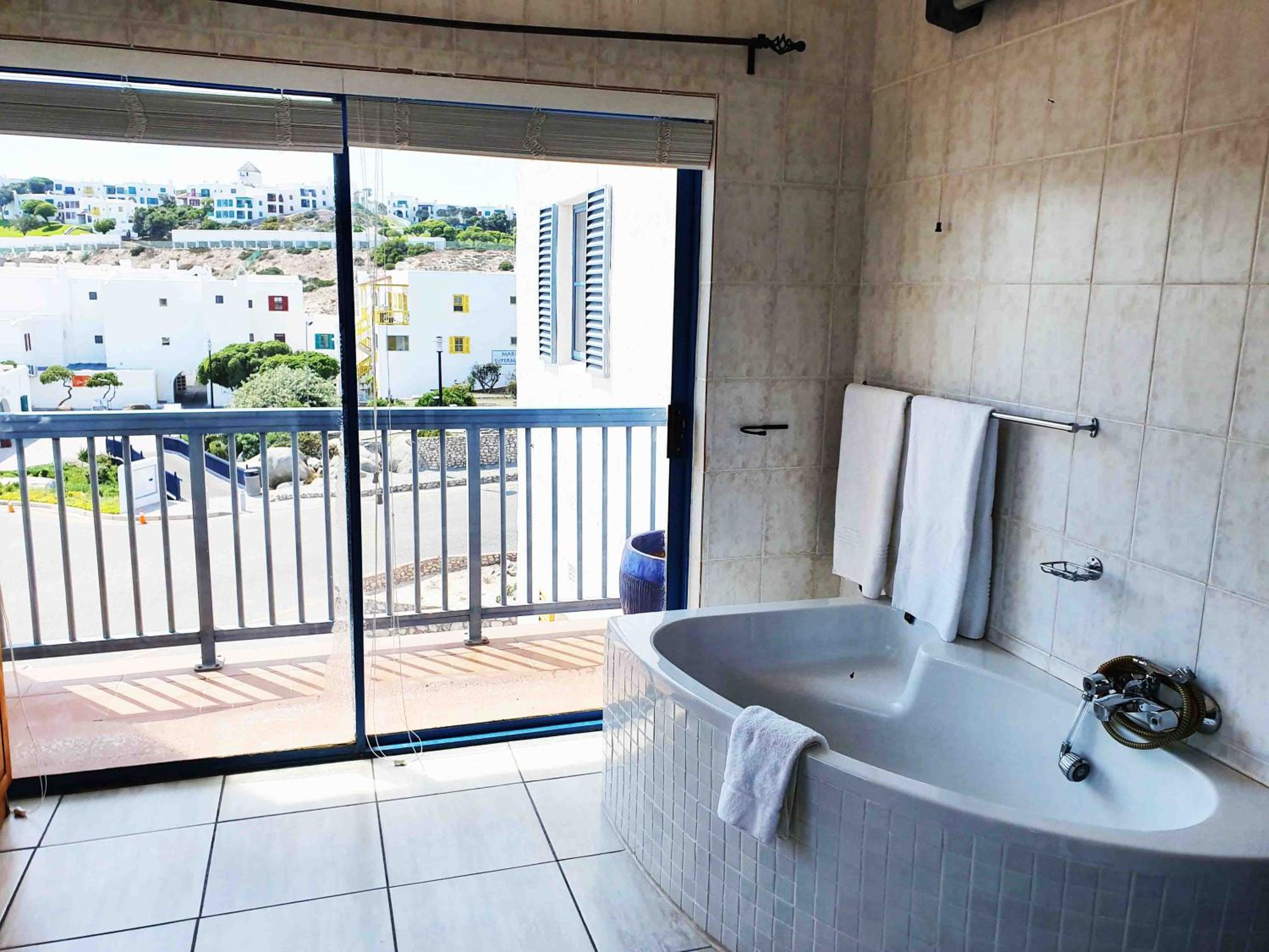Queen Suite with Sea View - Photo 6