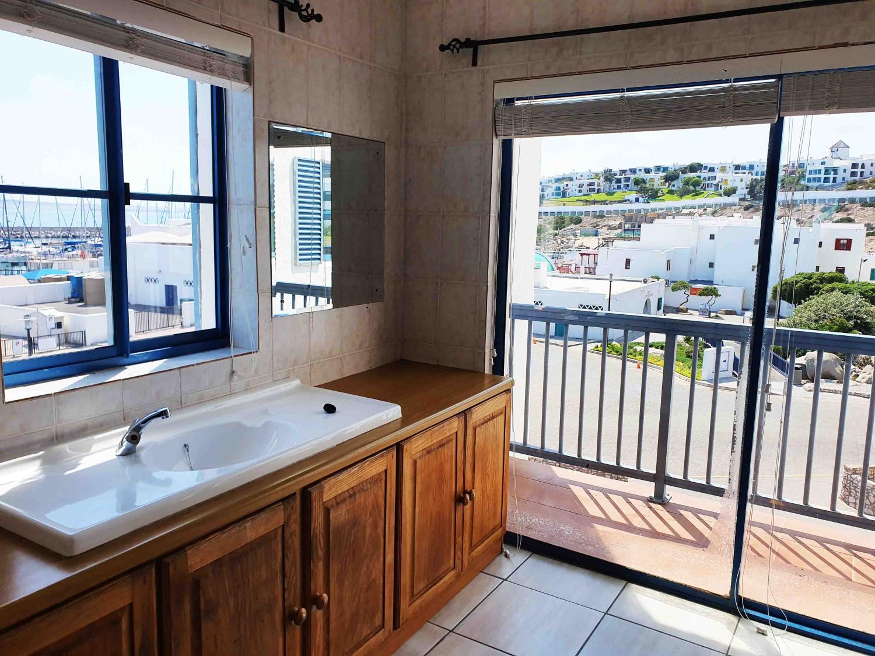 Queen Suite with Sea View - Photo 27
