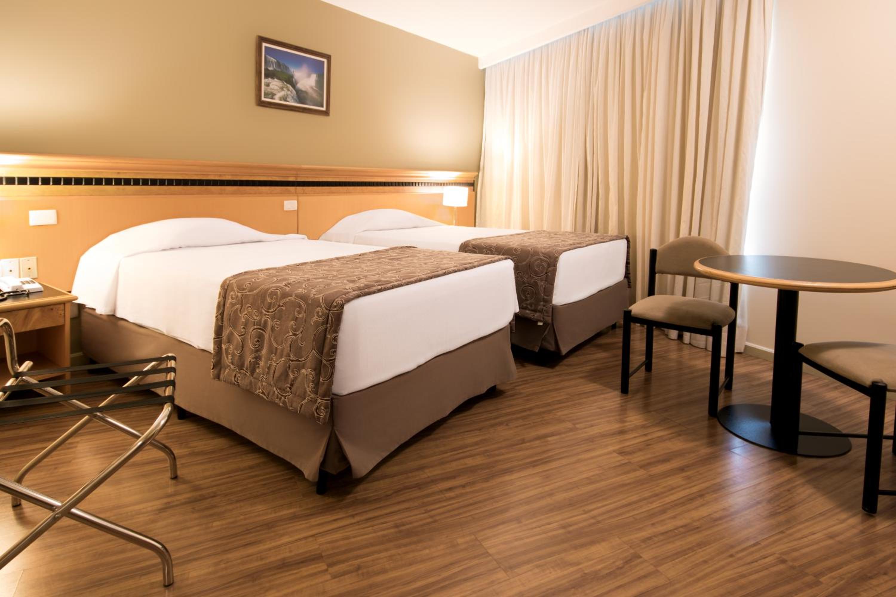 Standard Twin Room - Photo 1