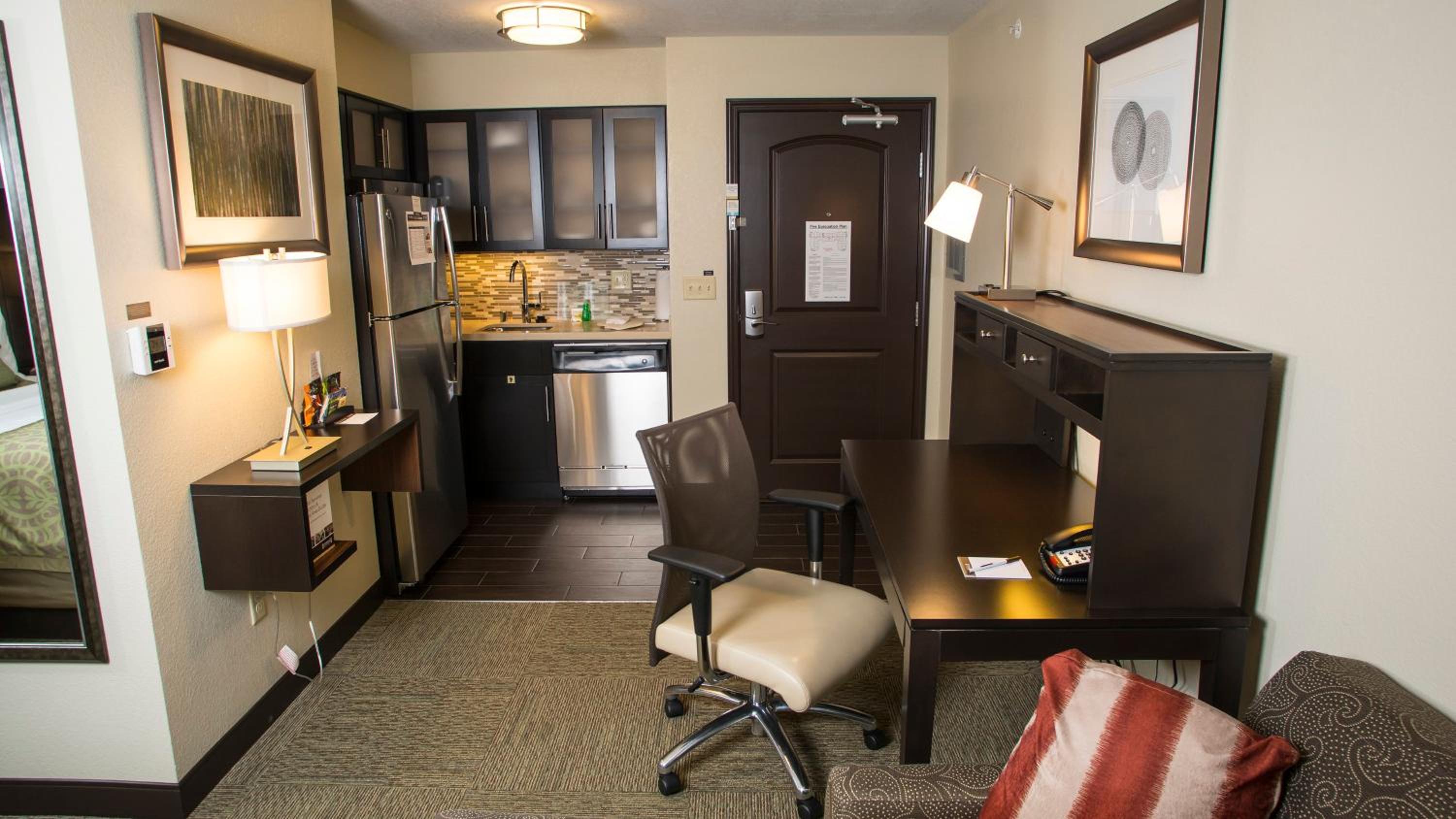 Queen Studio Suite with Bath Tub - Mobility Accessible - Non-Smoking photo 1