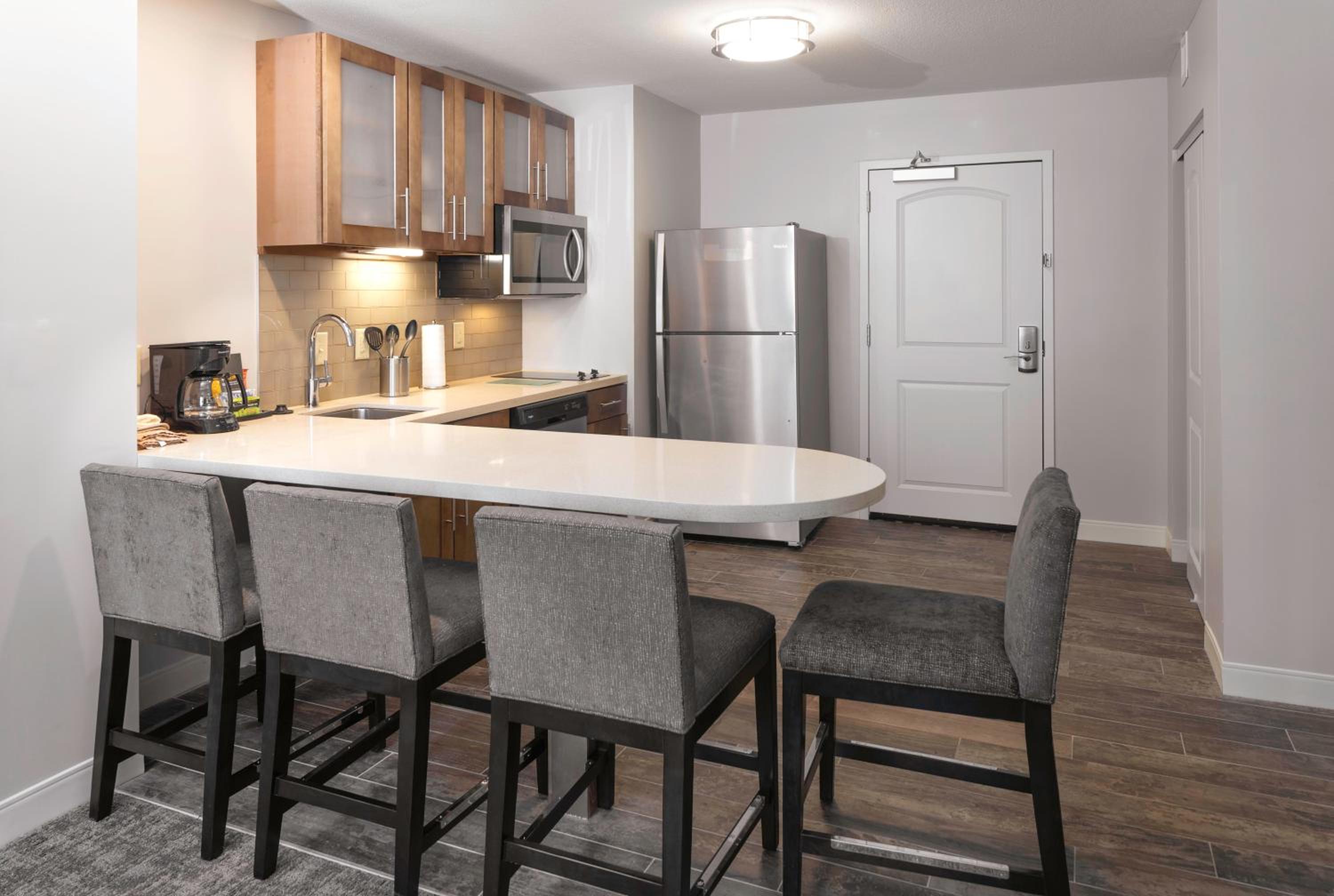 Two-Bedroom Suite - Photo 2
