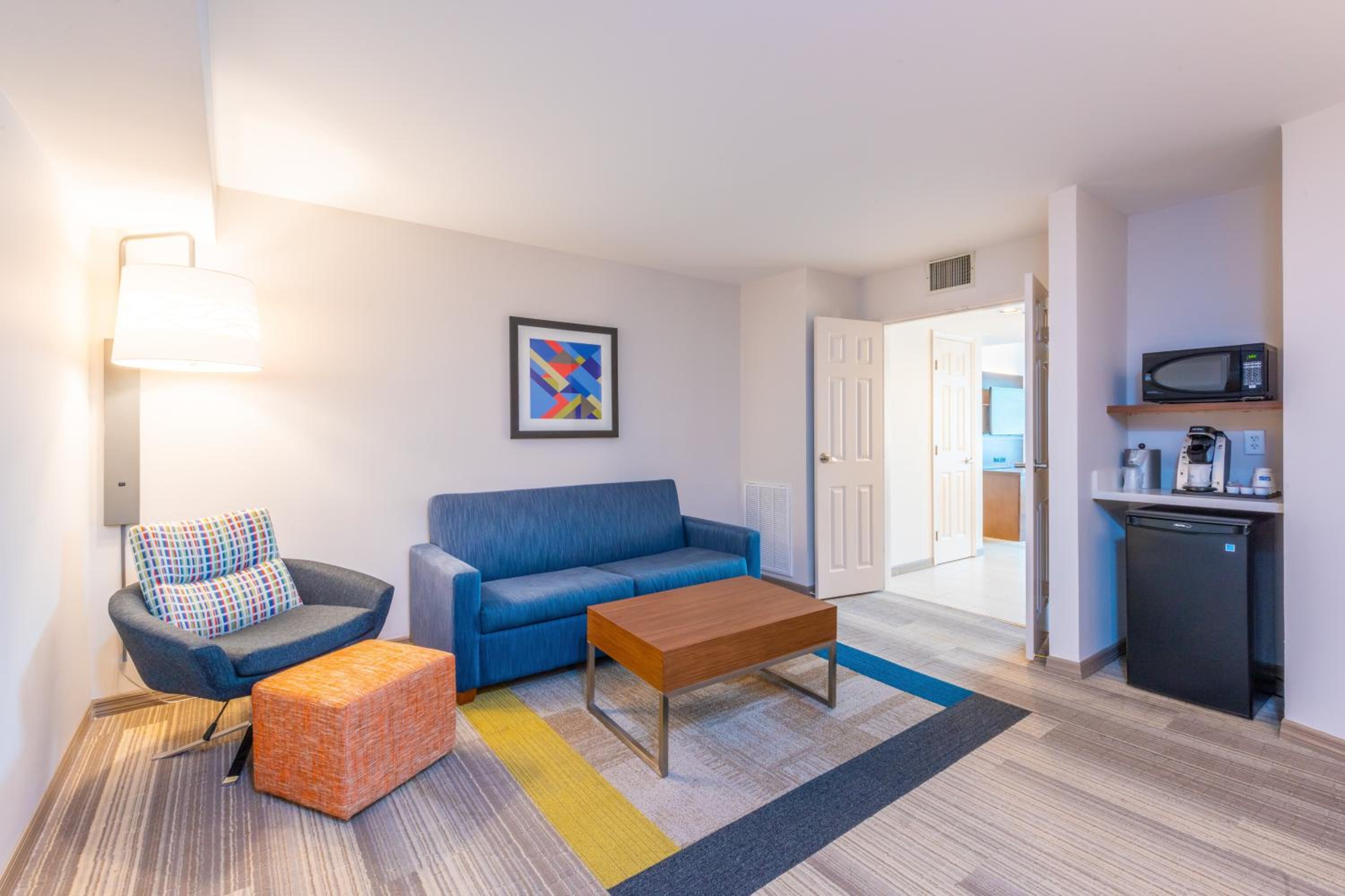 One-Bedroom Suite - Photo 8