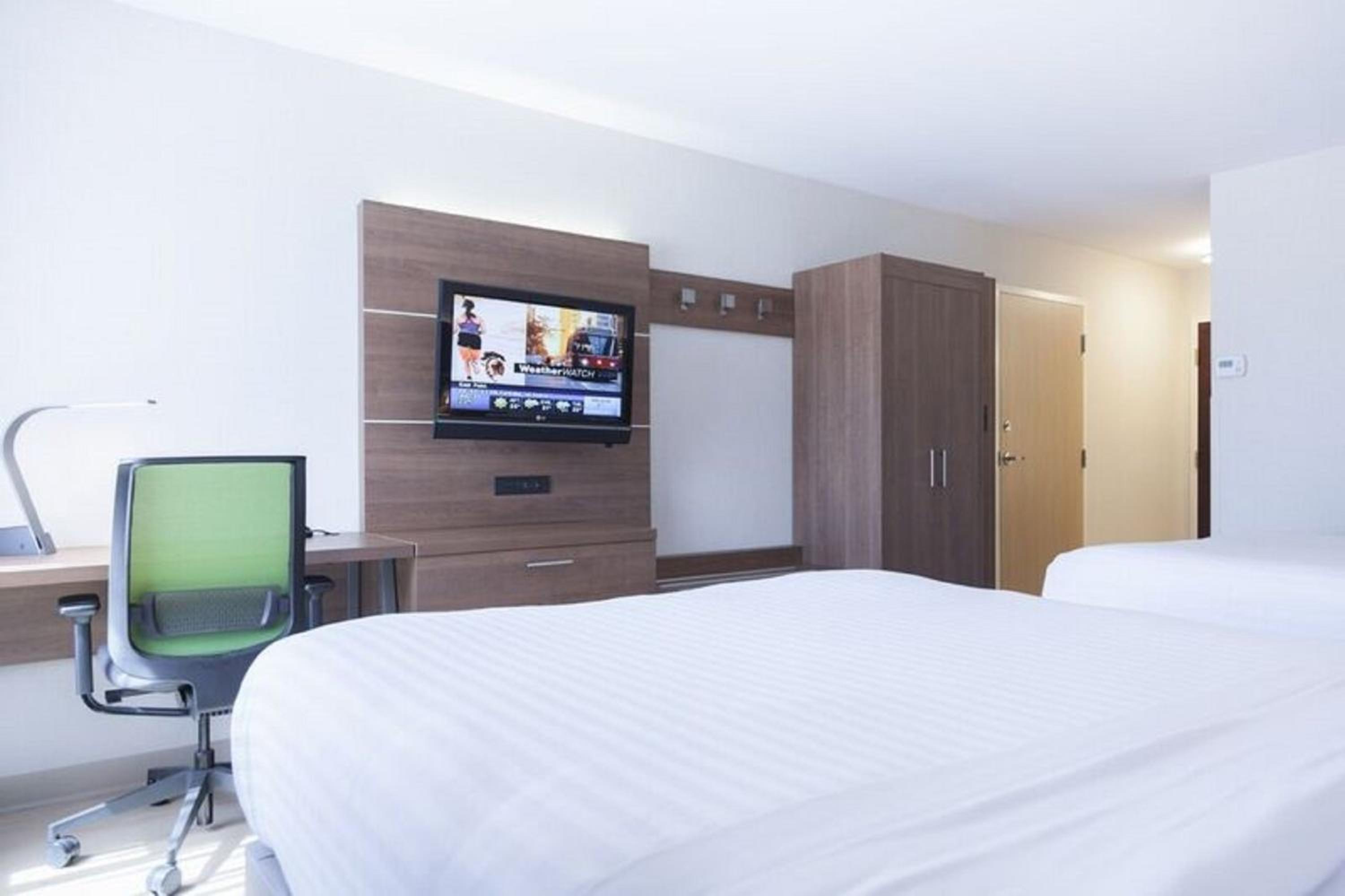 Allergy Free Queen Room with Two Queen Beds photo 3