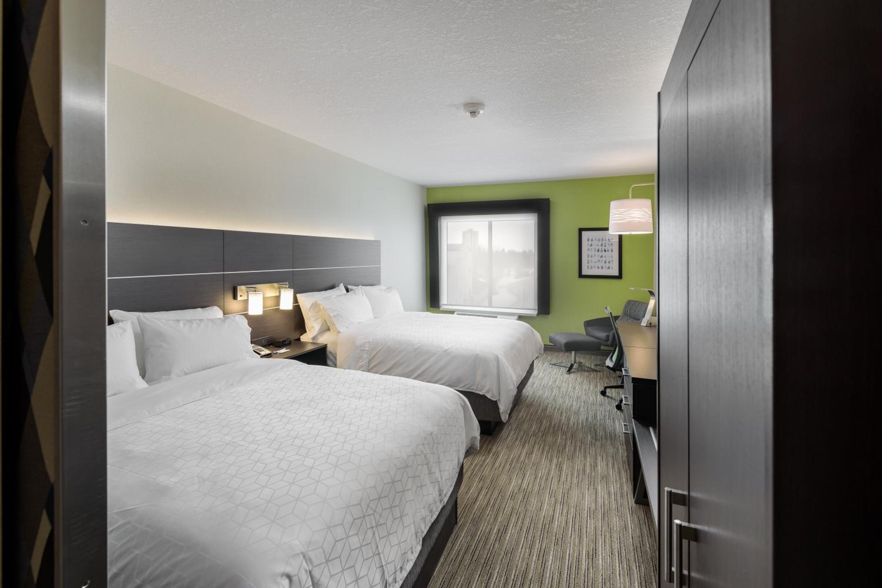 Standard Room with Two Queen Beds photo 1