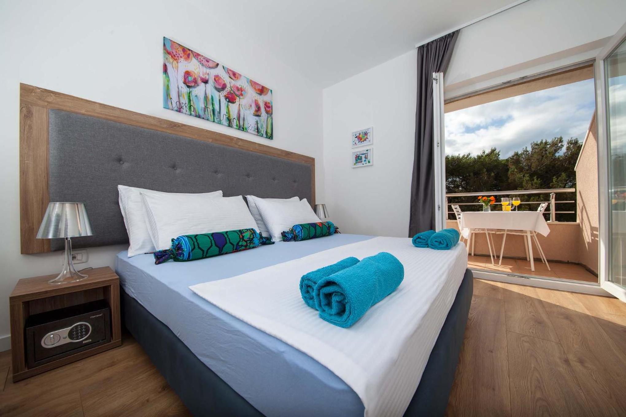 Deluxe Double Room with Balcony photo 1