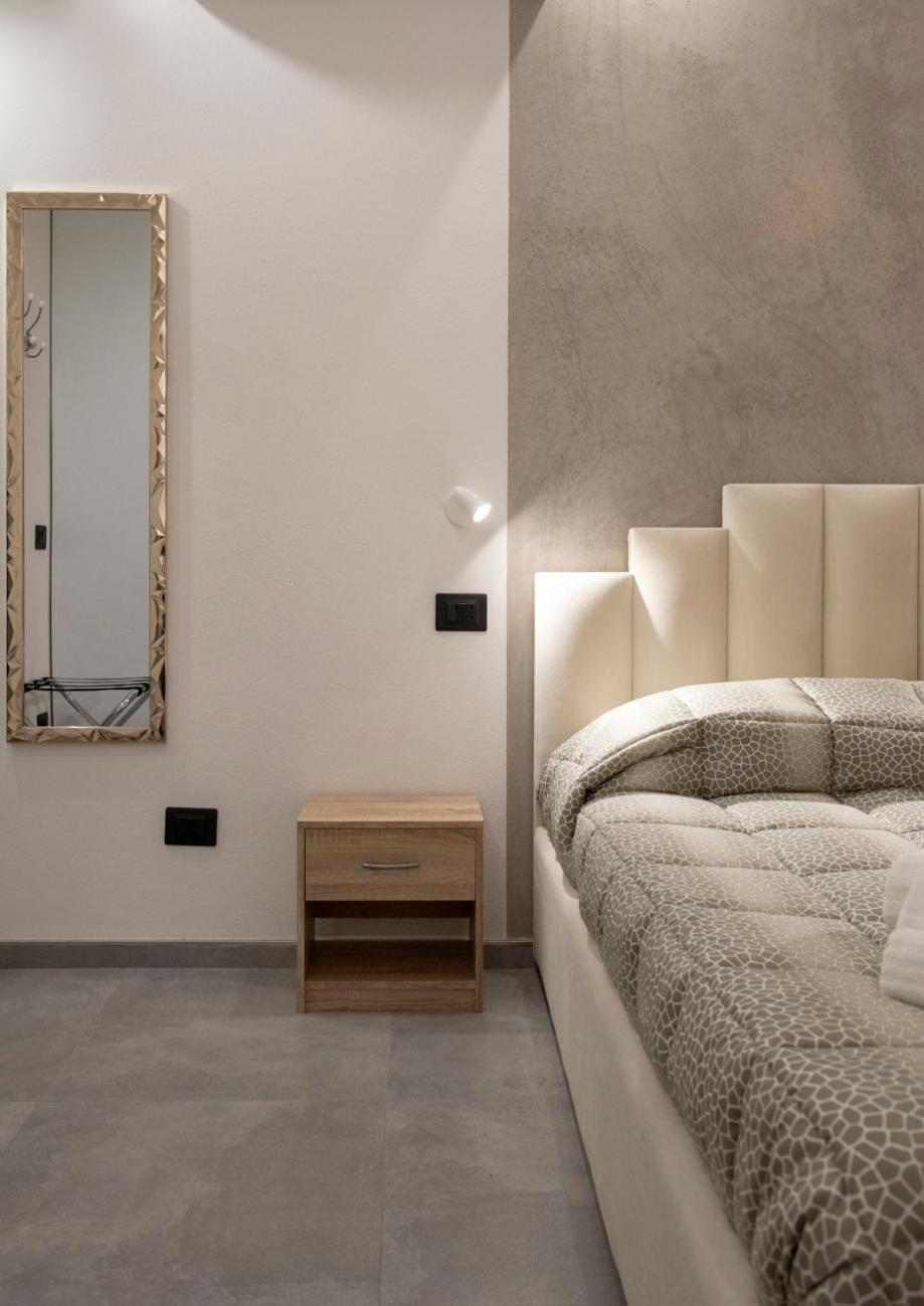 Double Room - Photo 7