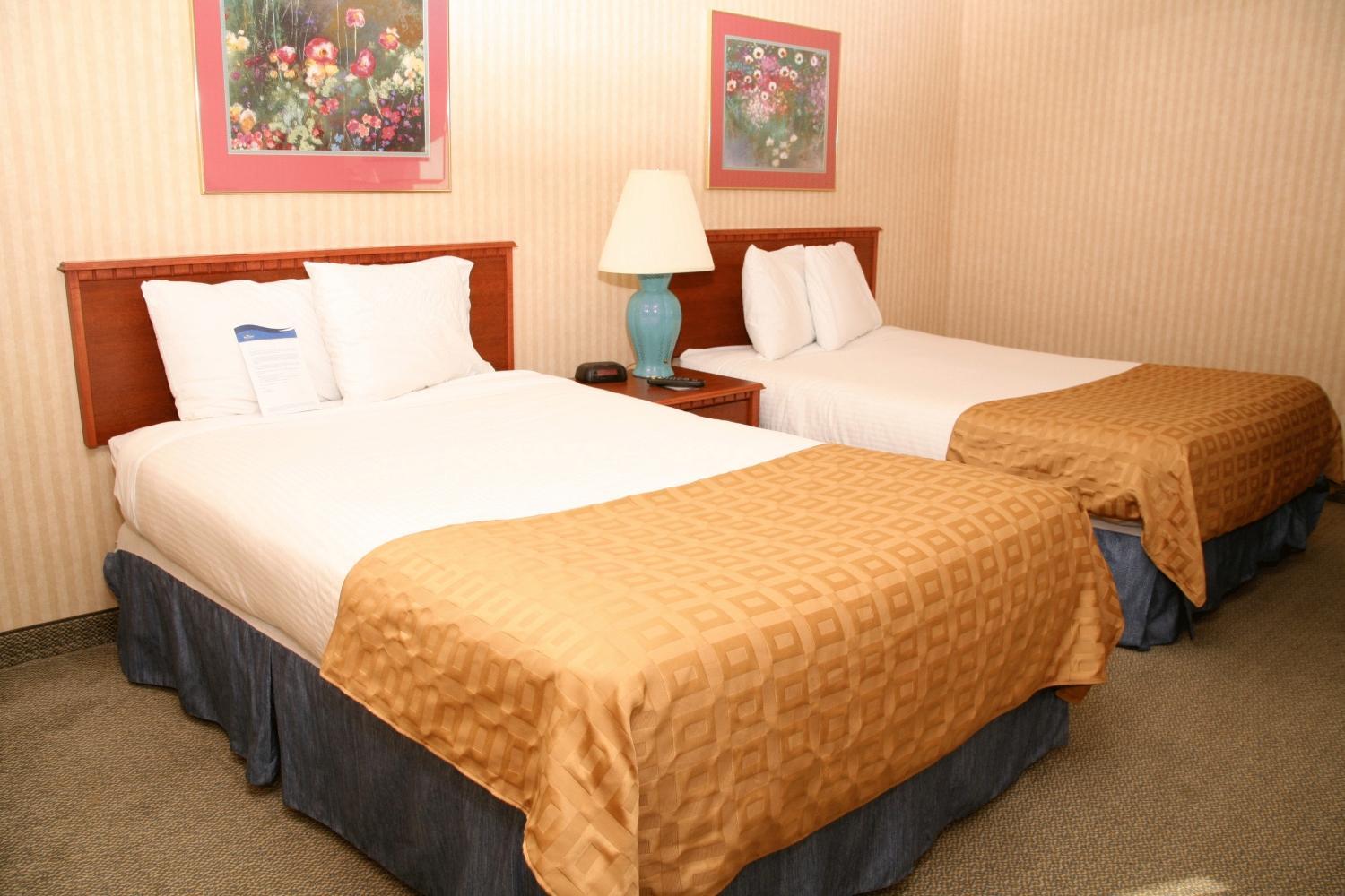 Queen Room with Two Queen Beds - Non-Smoking - Photo 3