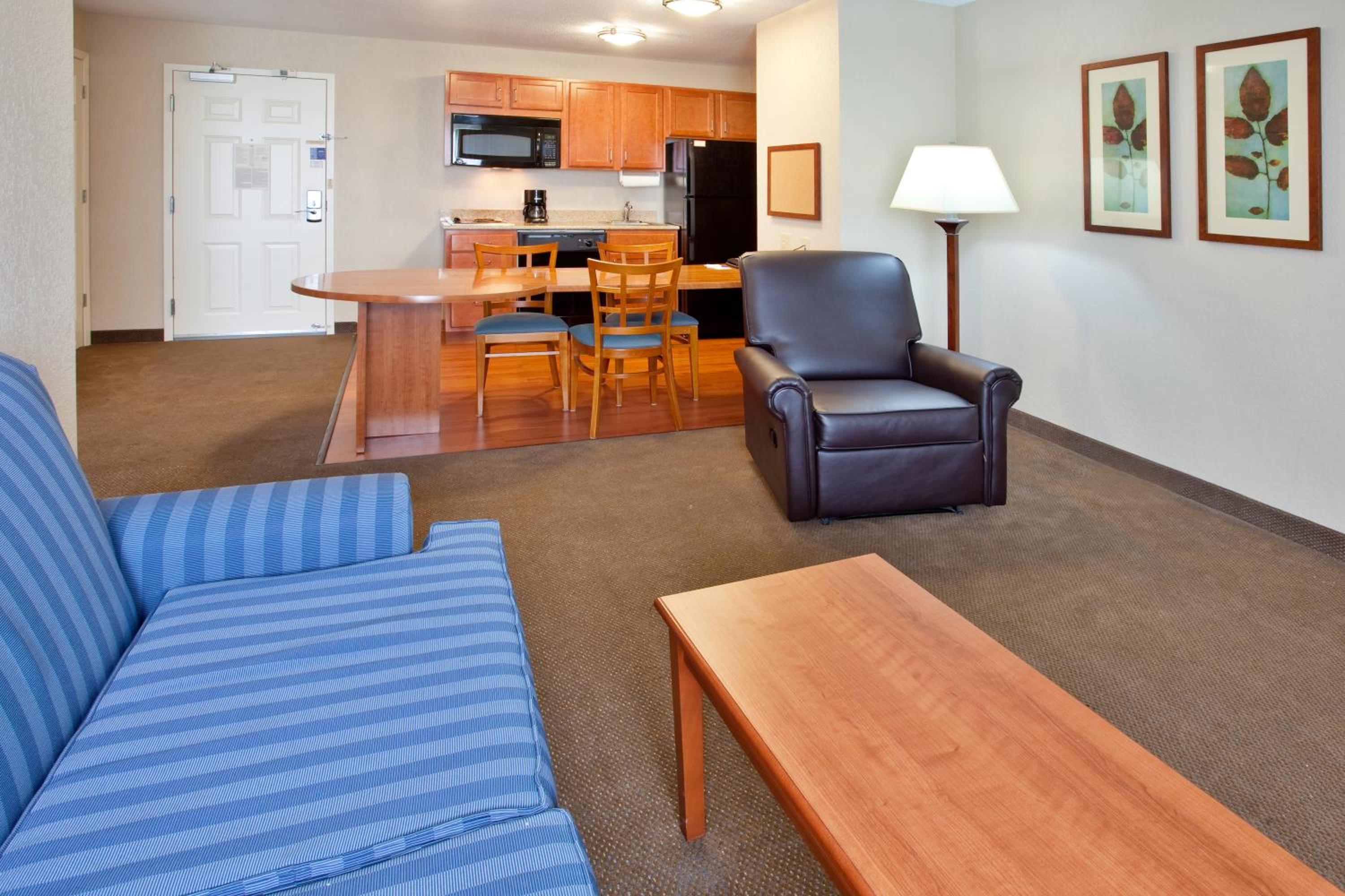 One-Bedroom King Suite - Photo 9