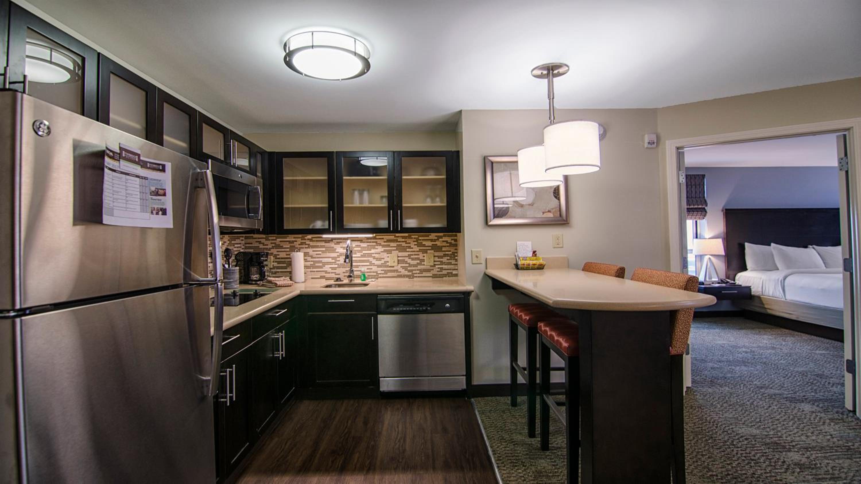 One-Bedroom King Suite with Tub - Mobility Accessible
