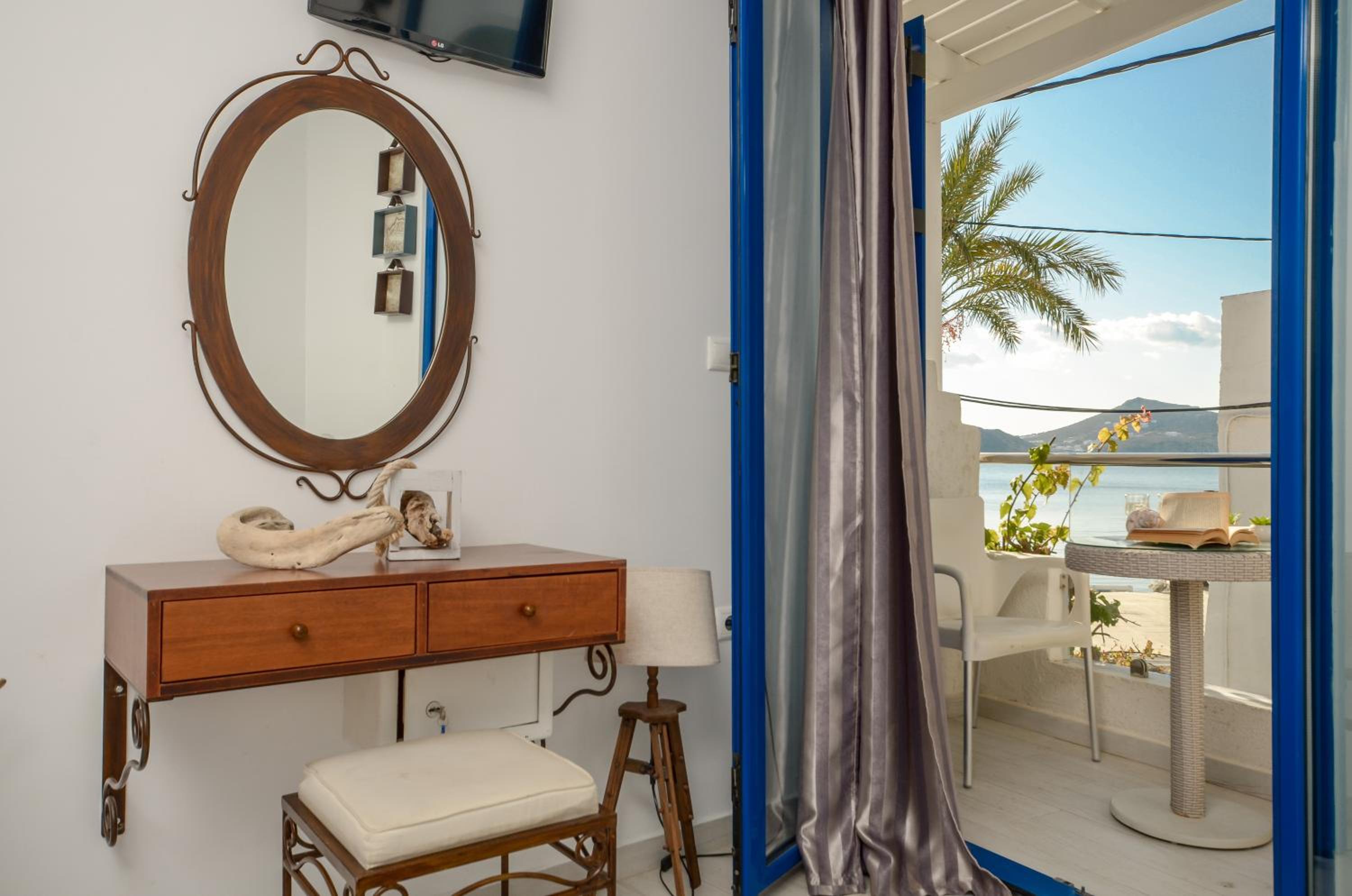 Double Room with Sea View - Photo 25