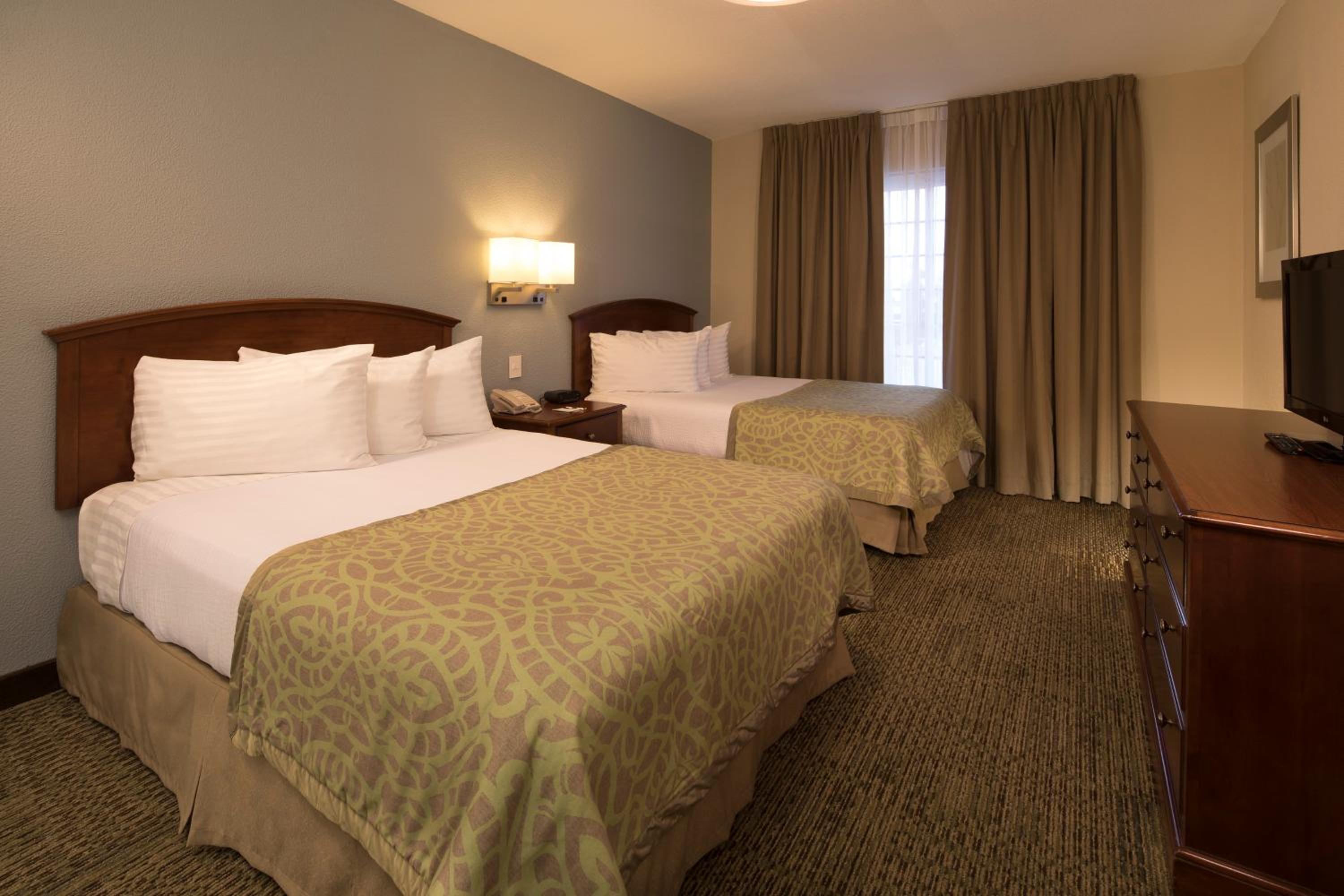 One-Bedroom Suite - Photo 2