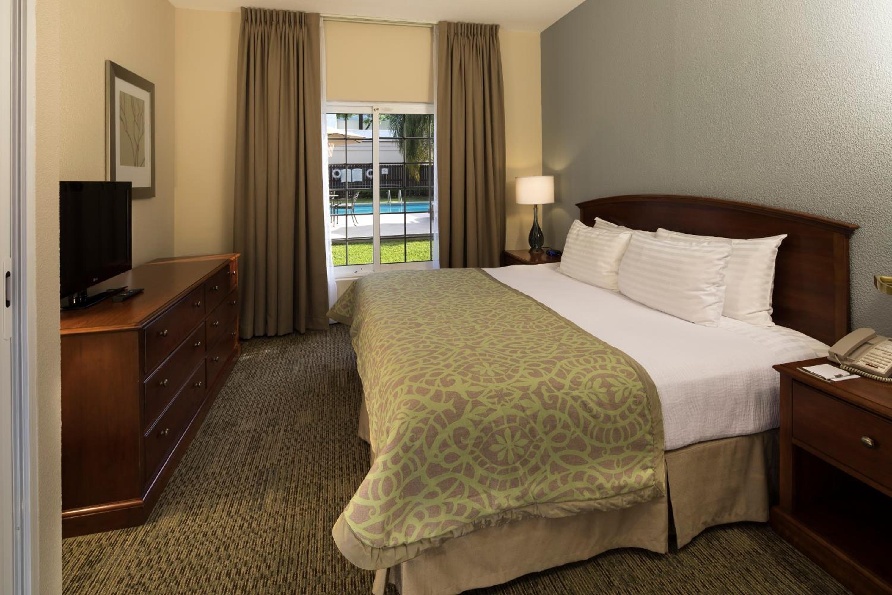 One-Bedroom King Suite - Photo 2