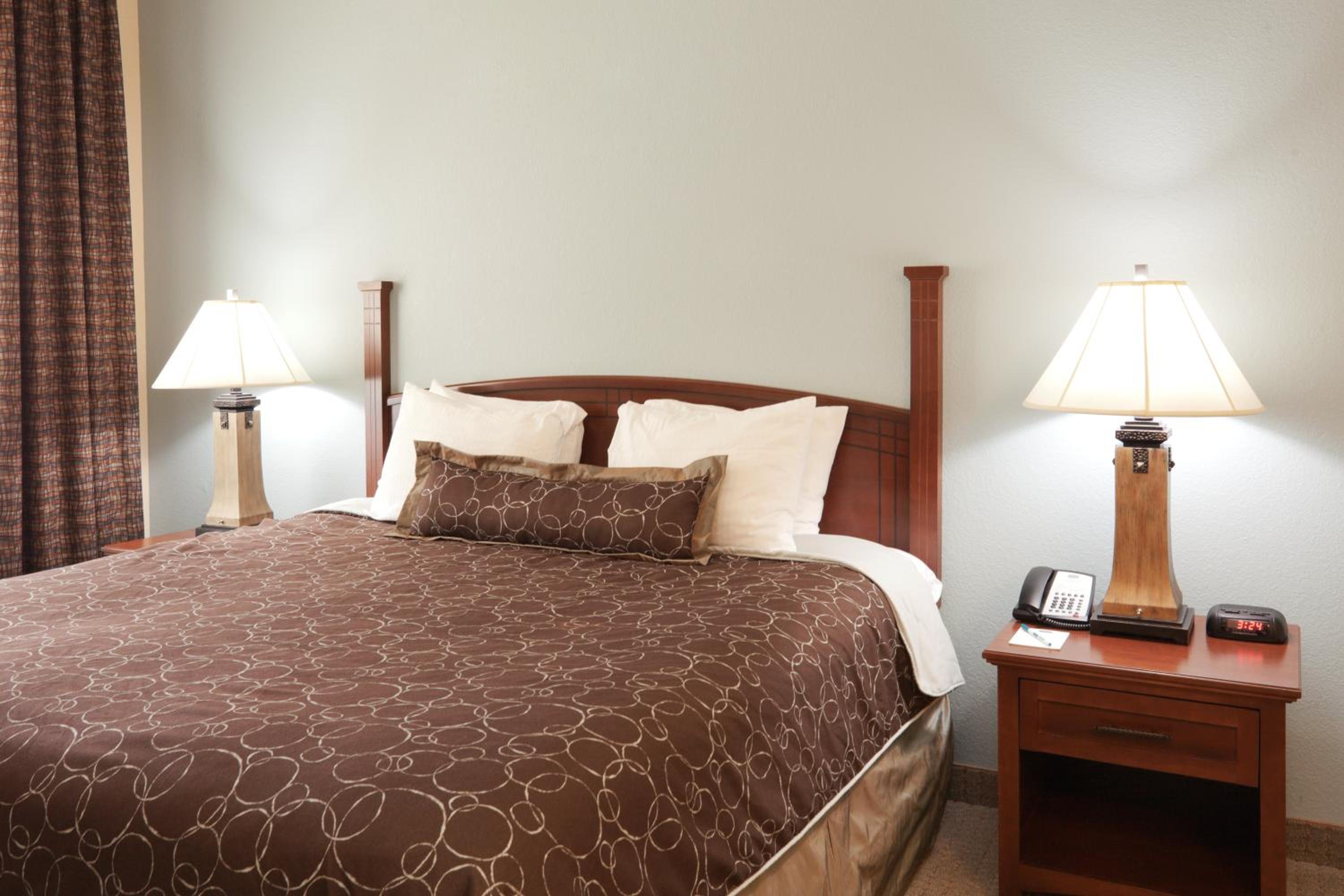 One-Bedroom King Suite - Photo 3