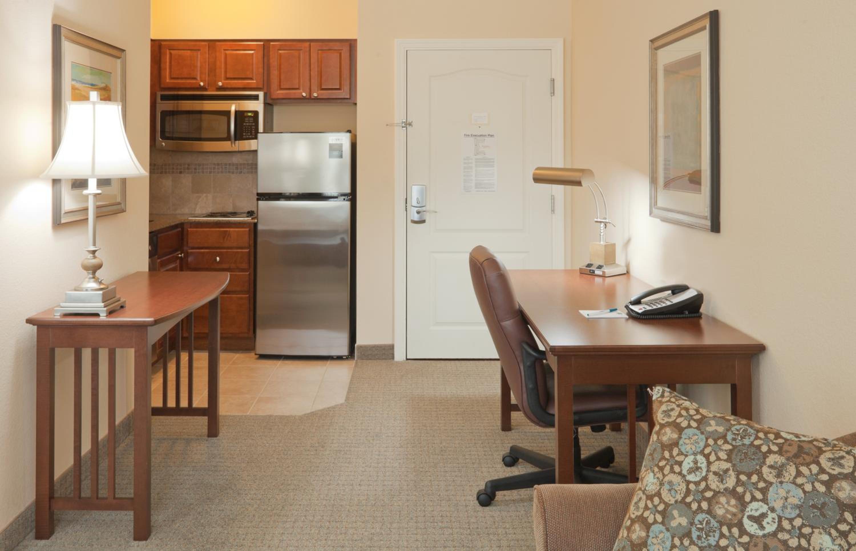 Queen Studio Suite - Photo 1