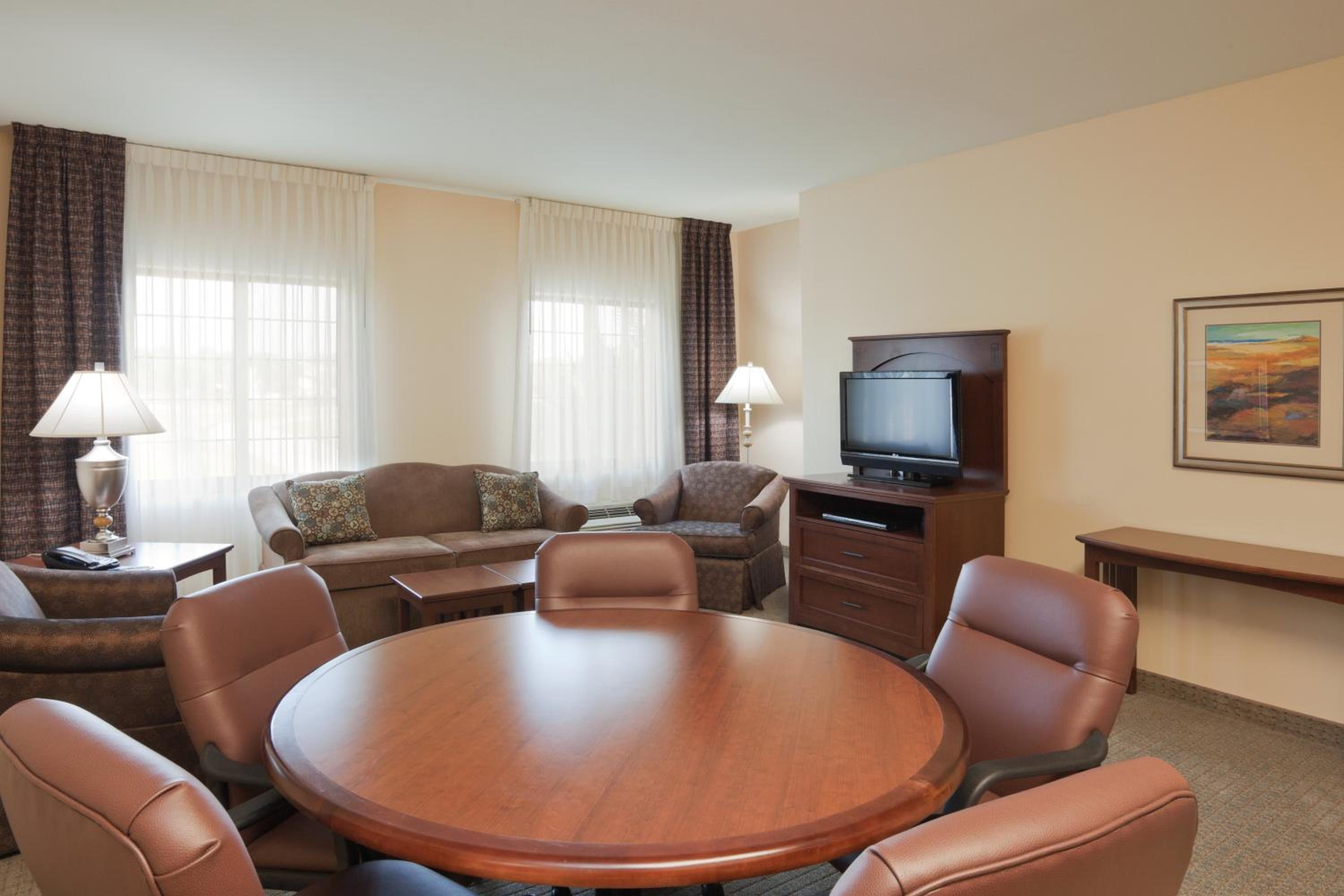 One-Bedroom Queen Suite -Non-Smoking photo 2