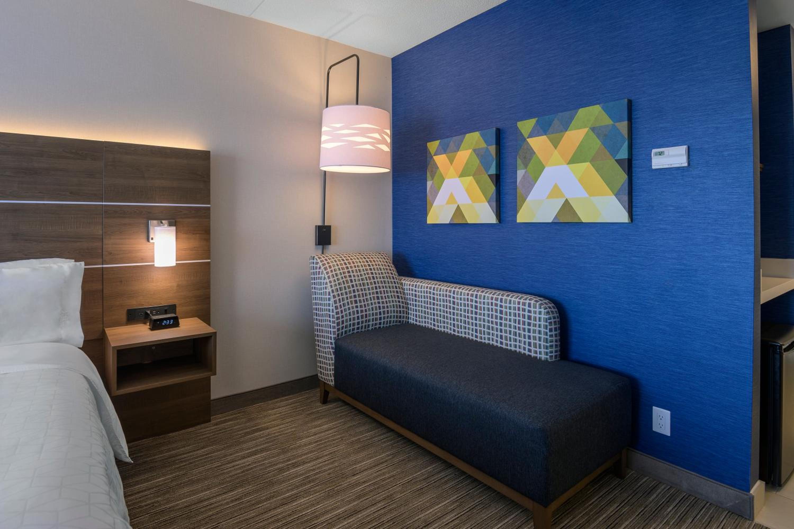 Standard King Room - Photo 5