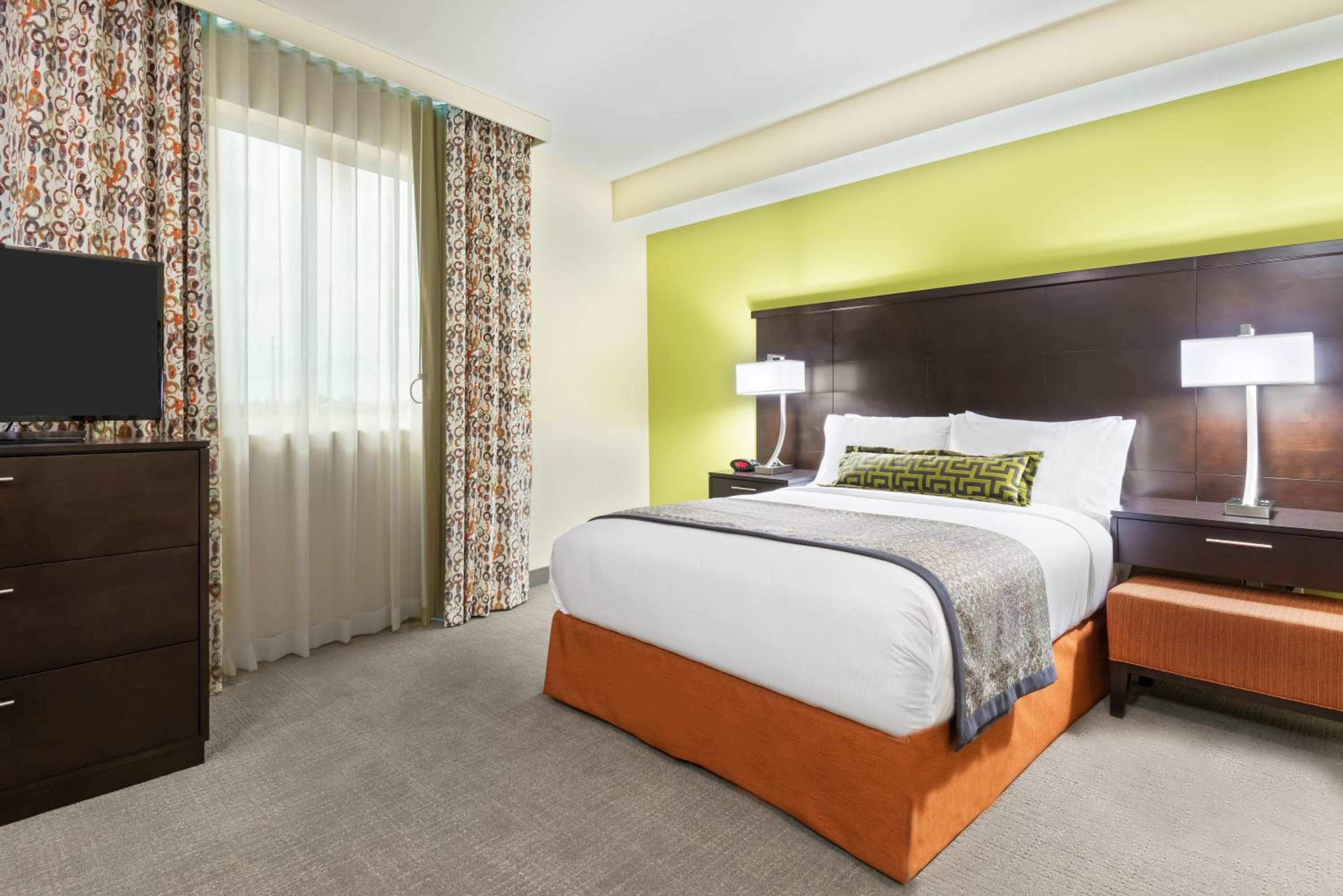 One-Bedroom King Suite photo 2
