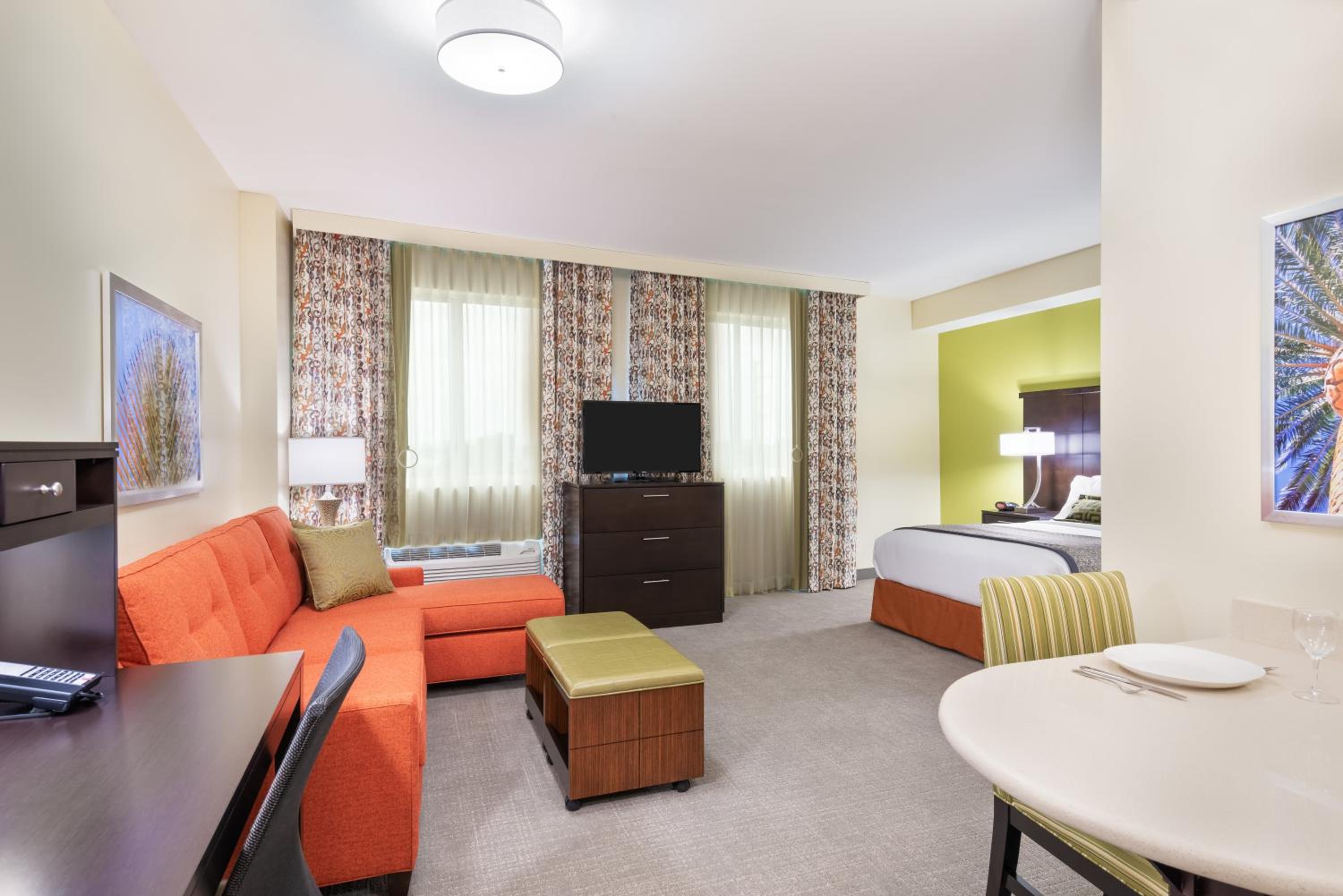 Queen Studio Suite photo 2