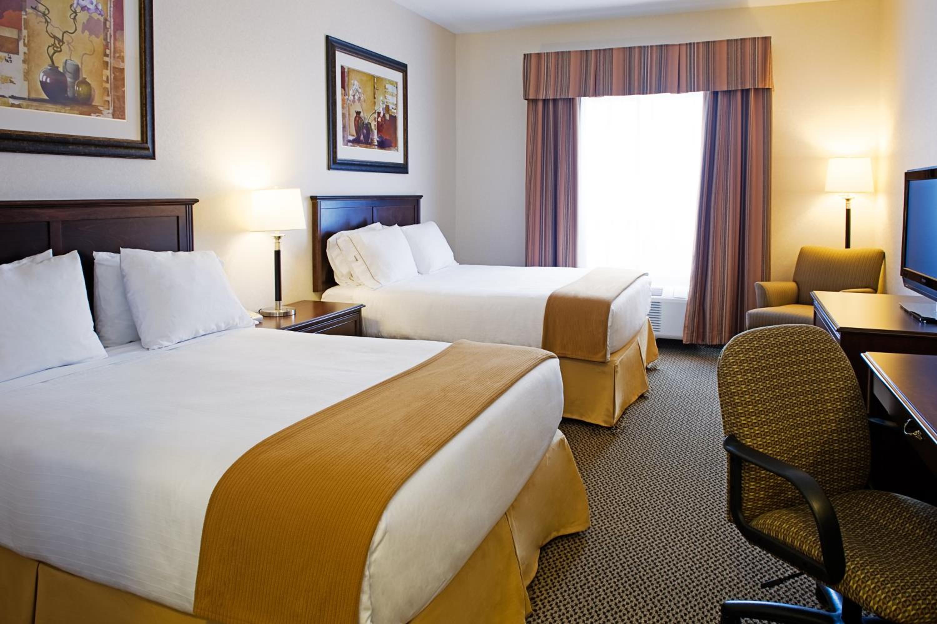 Standard Queen Room with Two Queen Beds - Photo 1
