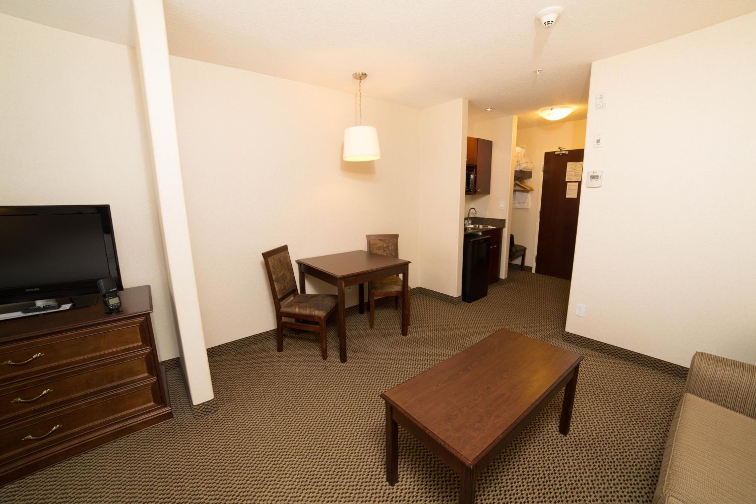 King Suite - Non-Smoking - Photo 2