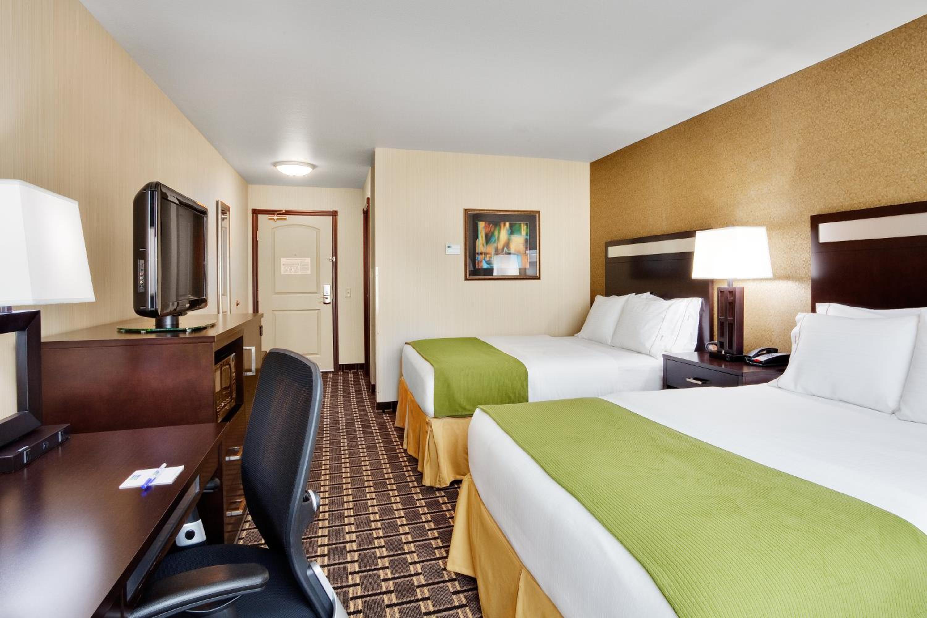 Standard Queen Room with Two Queen Beds