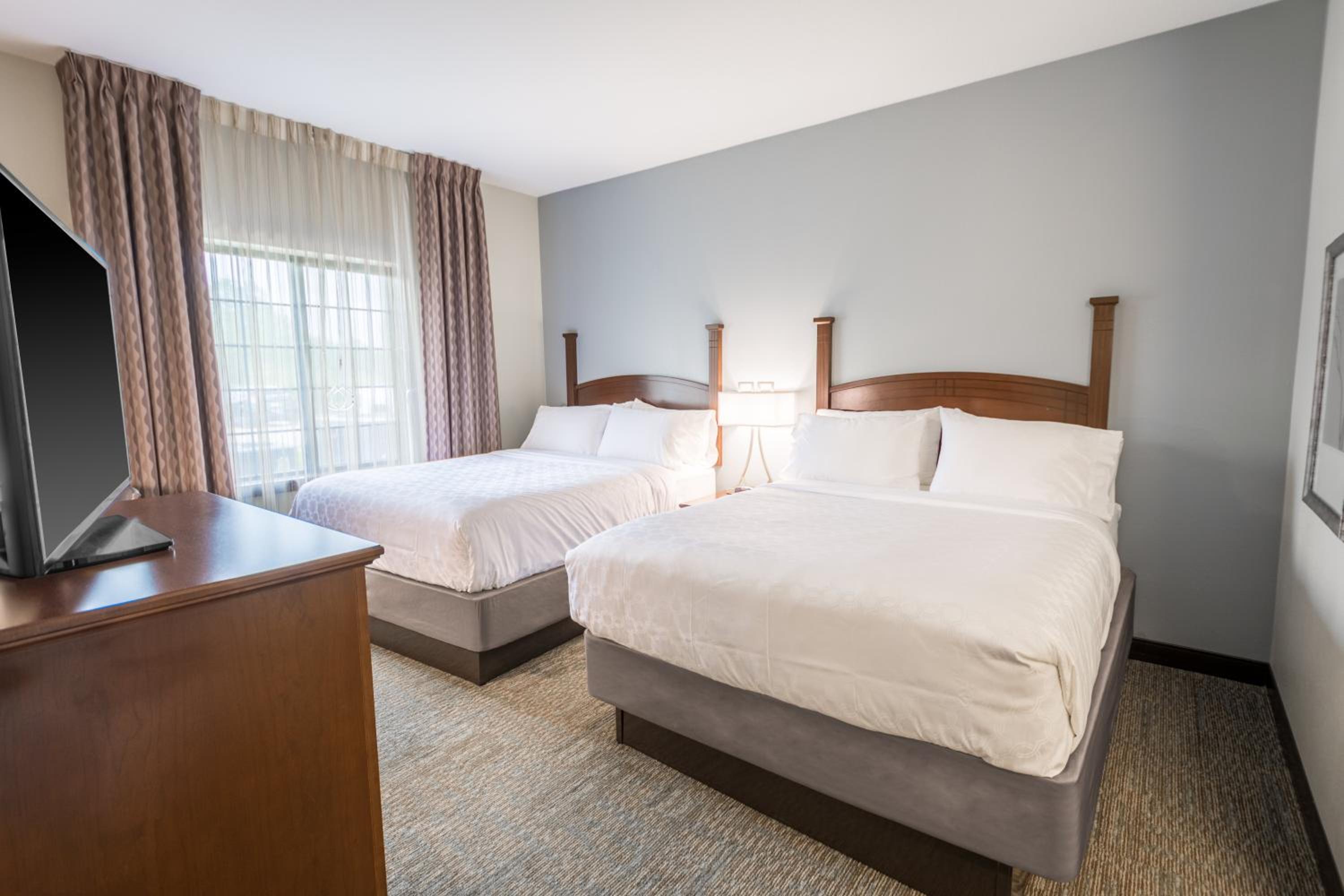 Two-Bedroom Suite - Photo 4