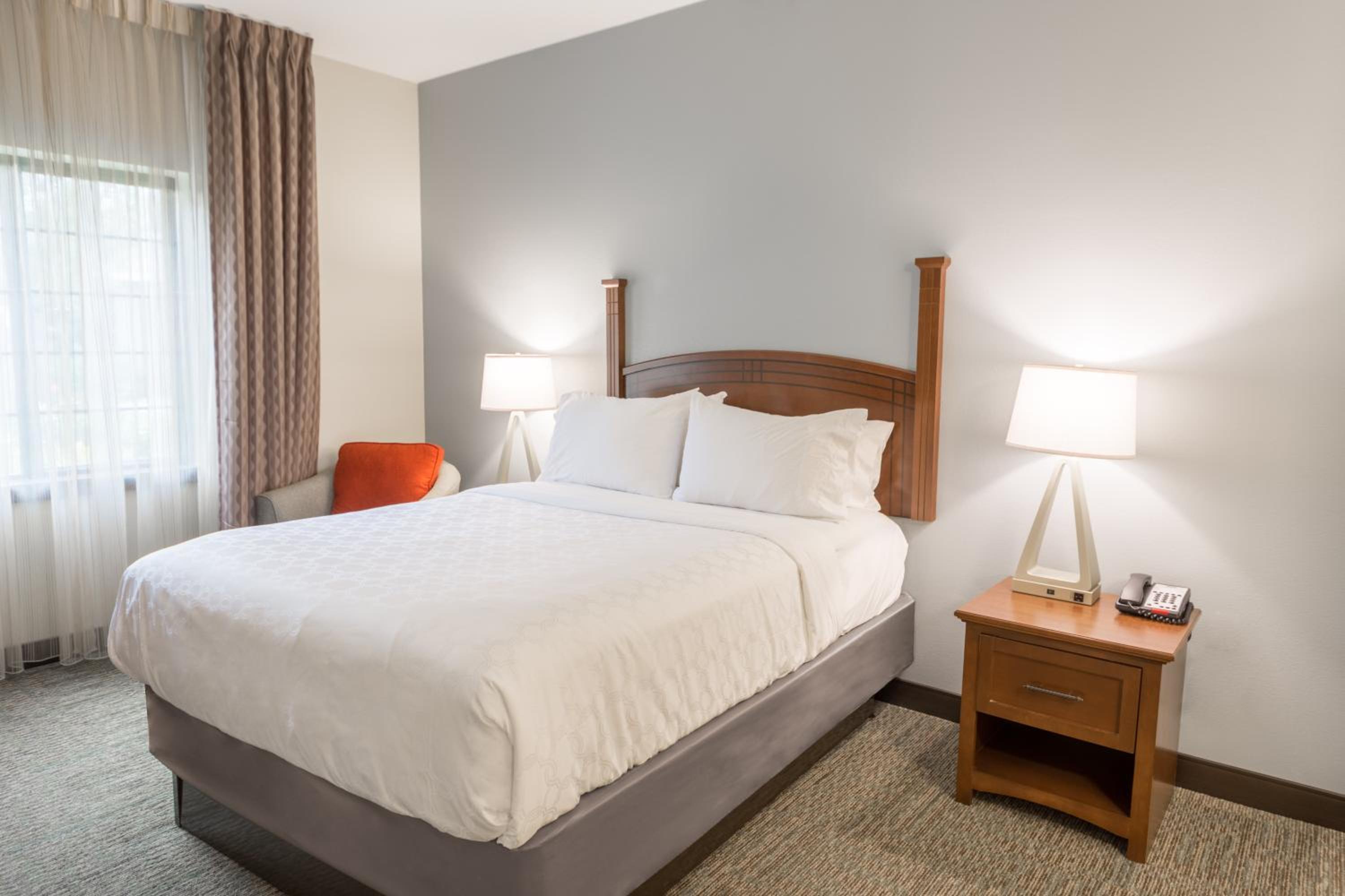 One-Bedroom King Suite with Sofa Bed - Photo 3