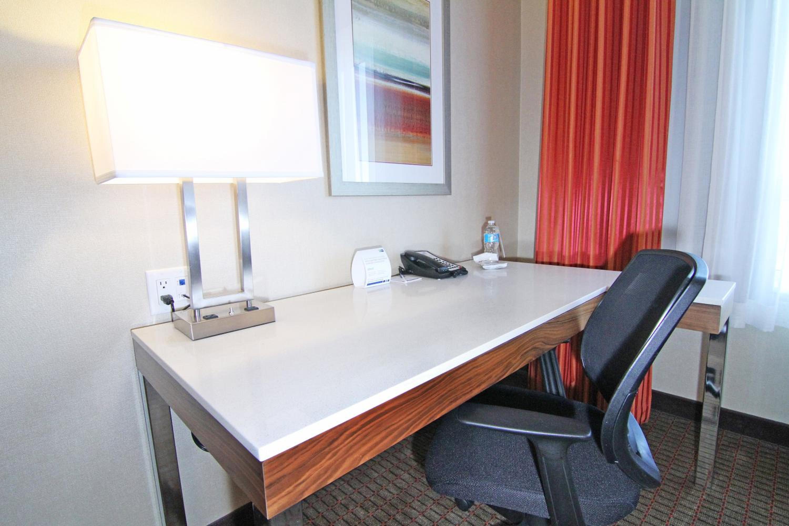 King Suite thumbnail 6