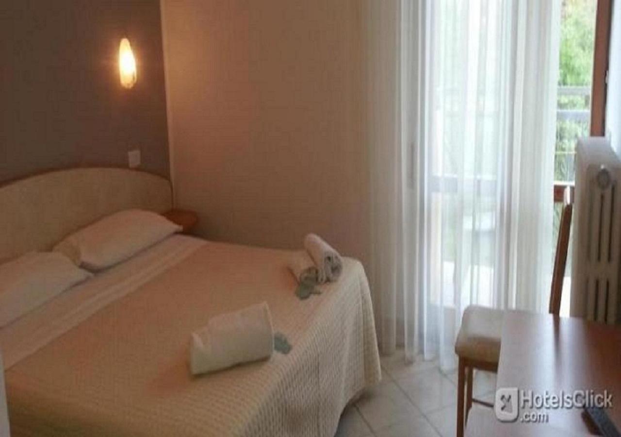 Double Room with Balcony and Garden View photo 3