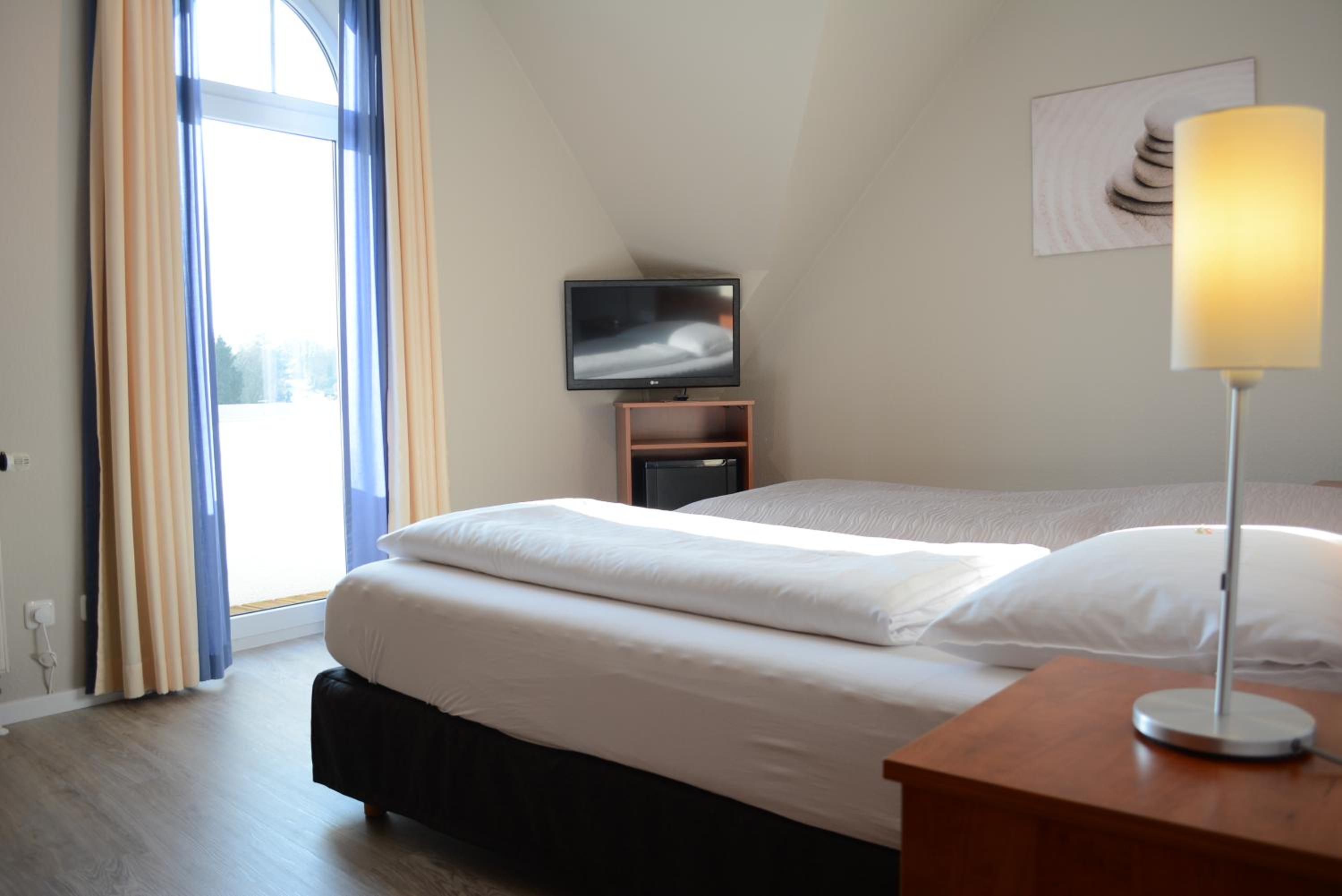 Double Room (1 Adult)