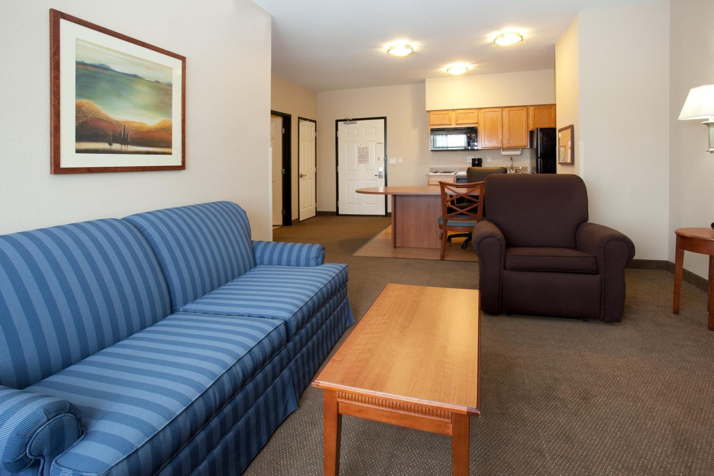Queen Suite - Non-Smoking - Photo 1