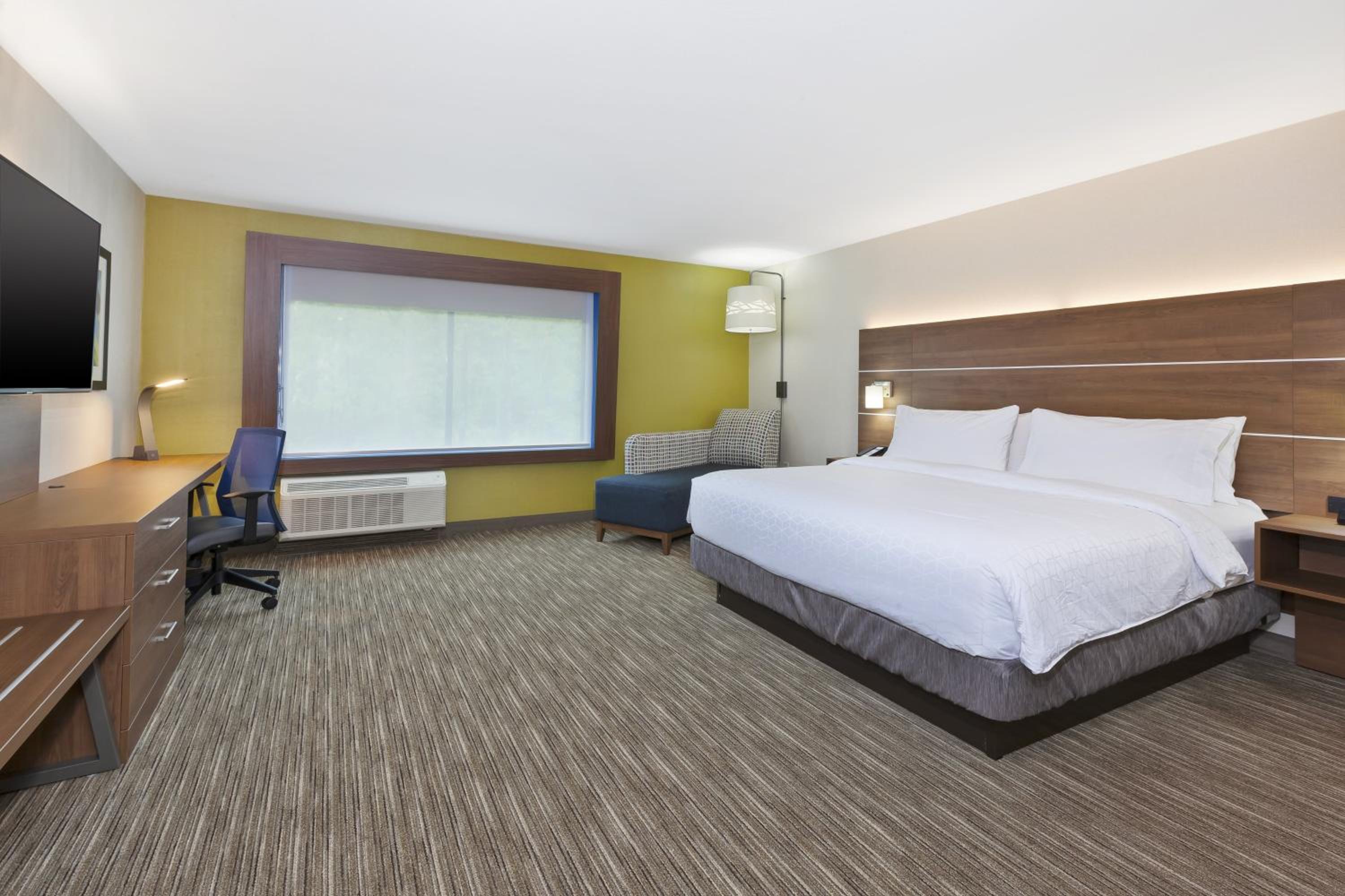 King Room - Mobility Access/Hearing Accessible - Photo 3
