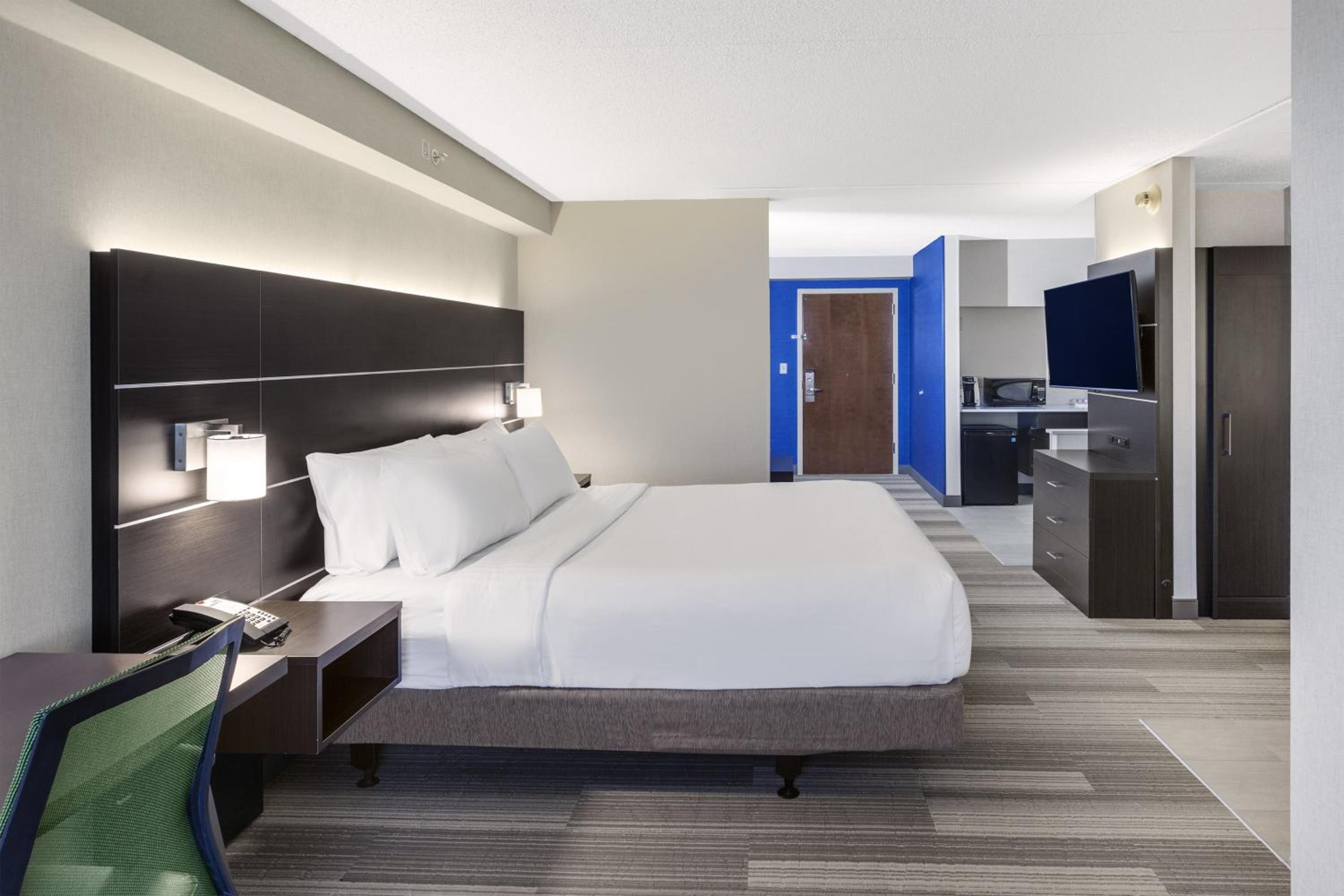 Suite - Hearing Accessible - Non-Smoking - Photo 2