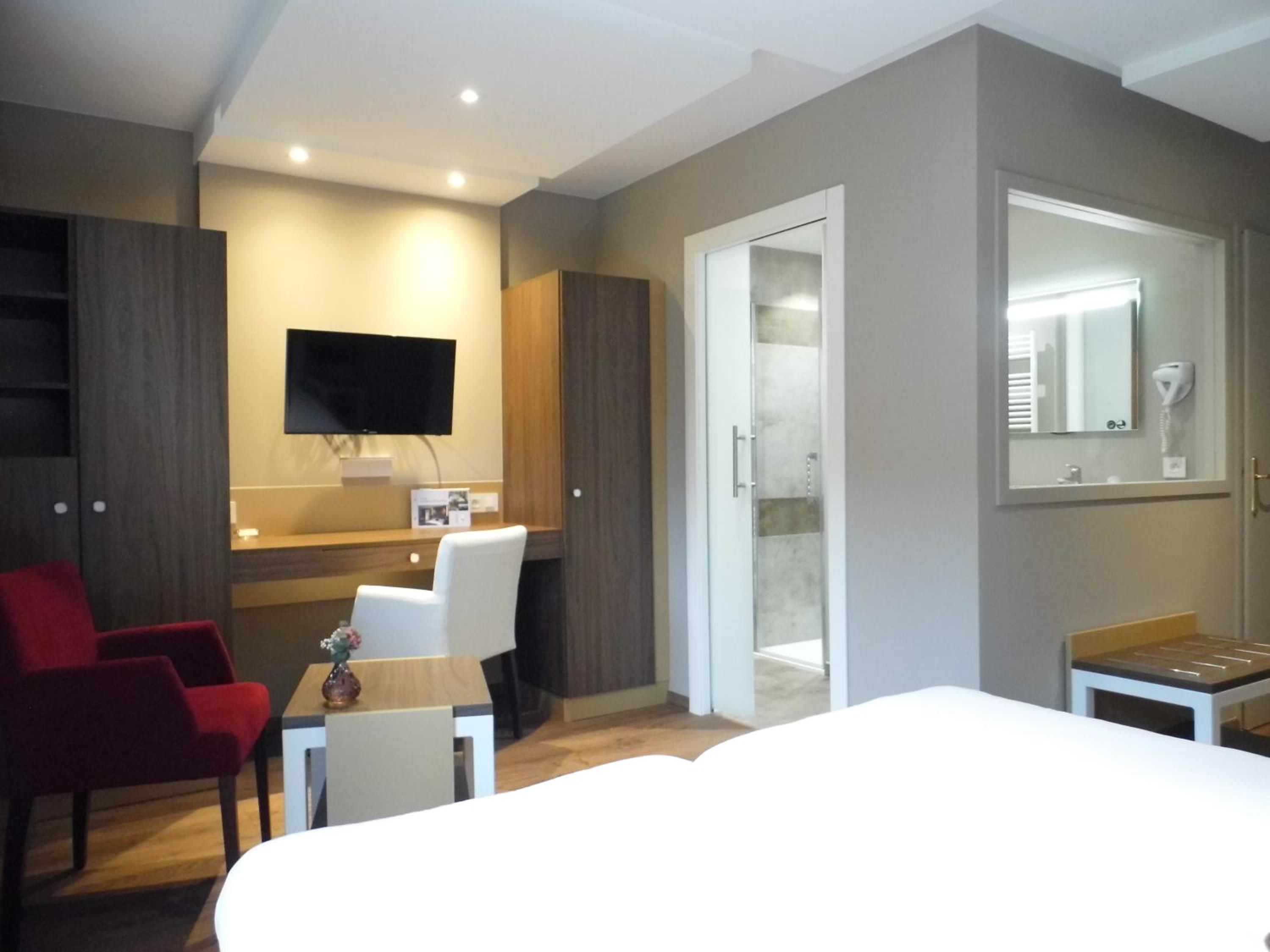 Superior Double or Twin Room - Photo 8