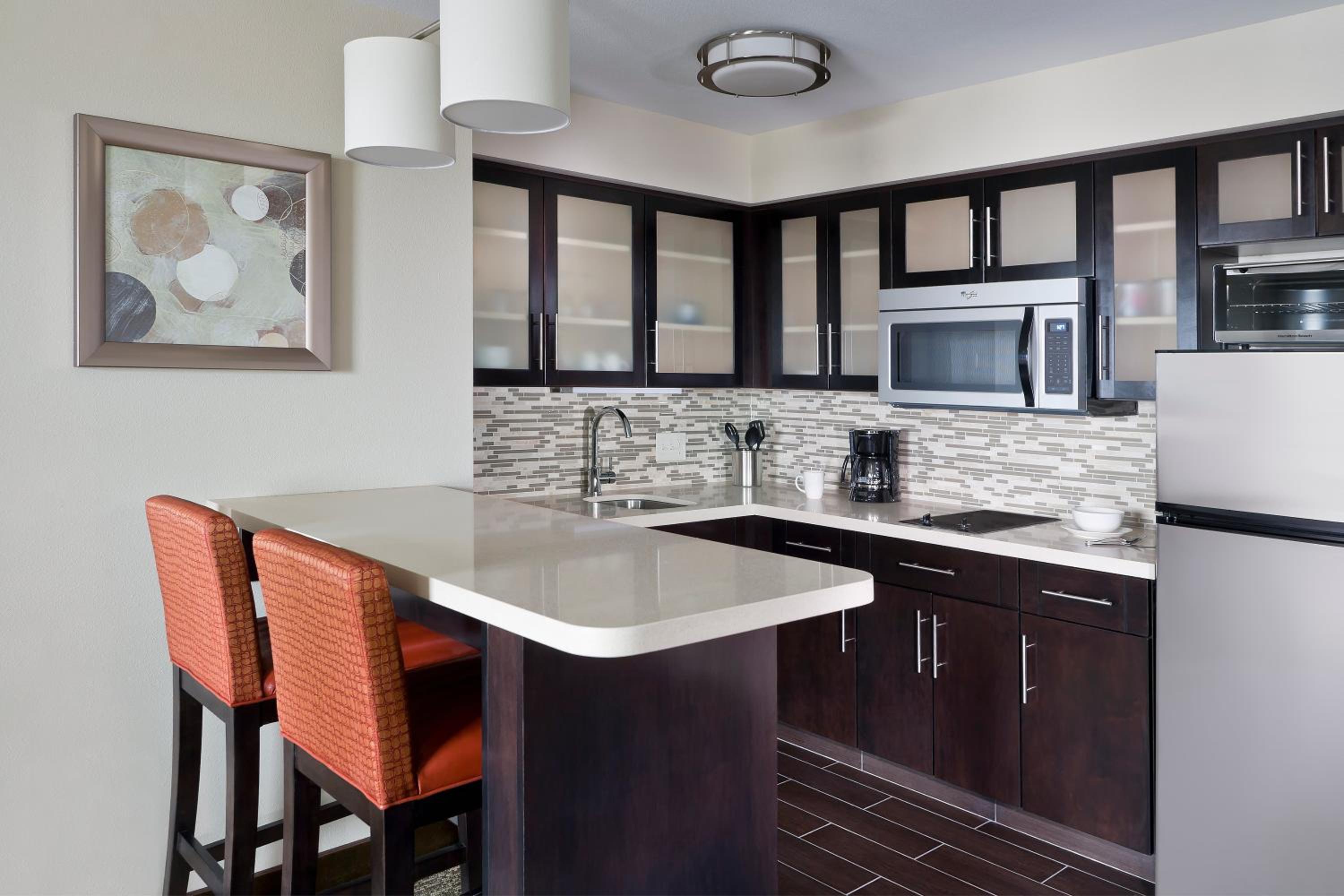 One-Bedroom Queen Suite - Hearing Accessible - Non-Smoking photo 3