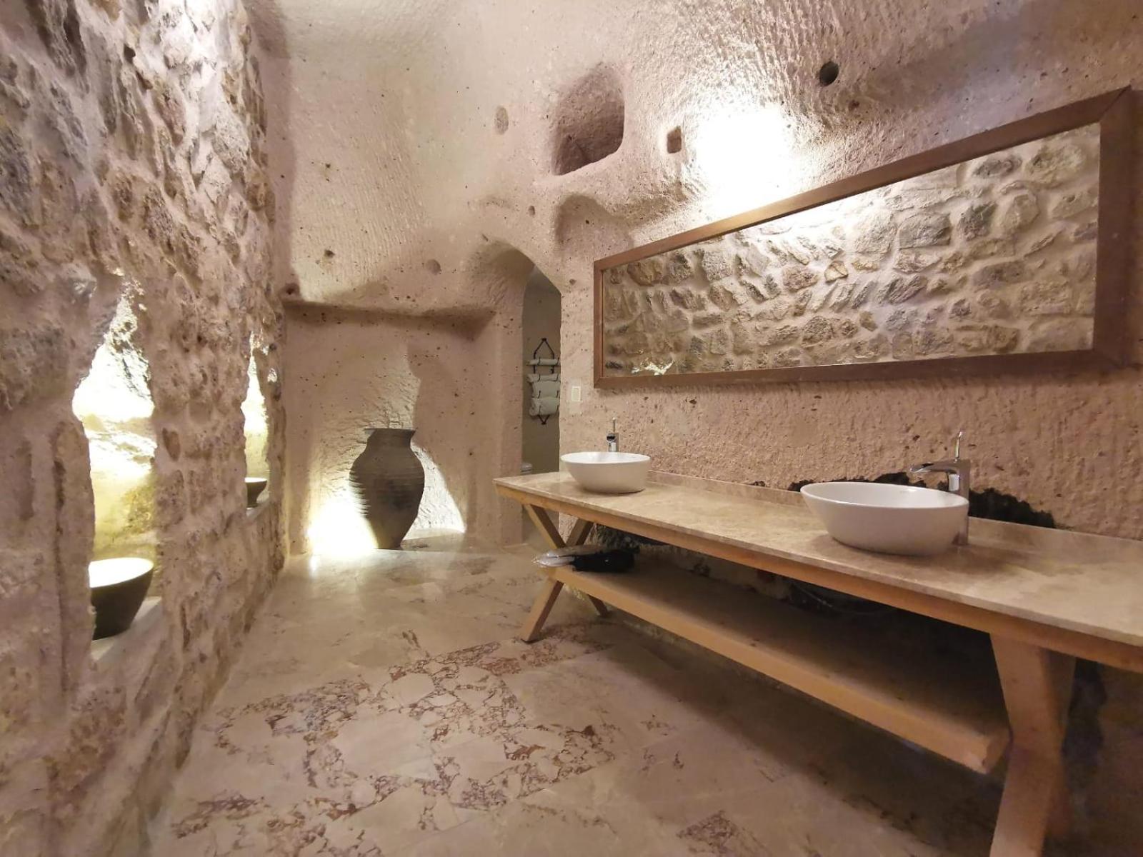 King Suite with Spa Bath photo 3