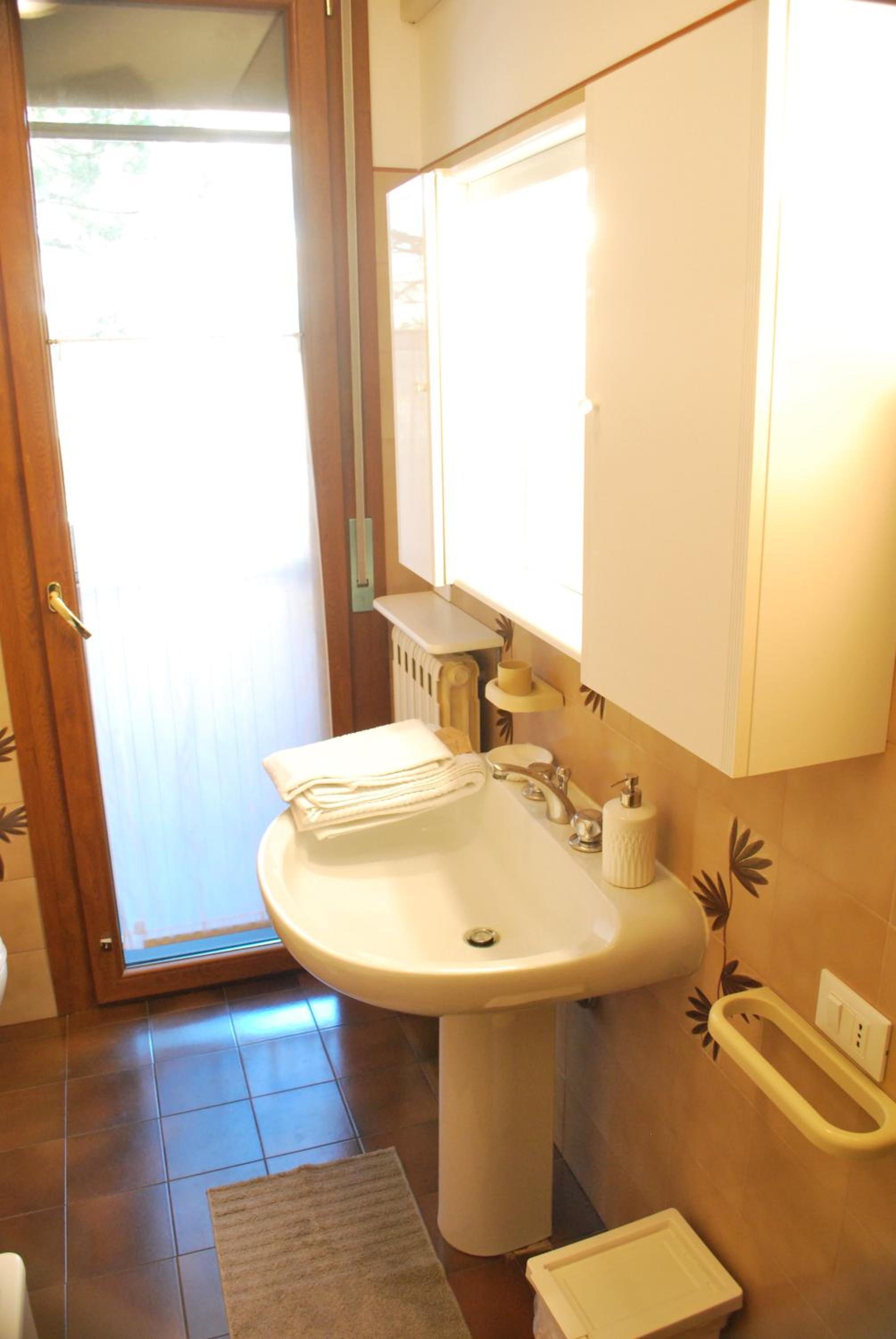 Two-Bedroom Apartment - Photo 2
