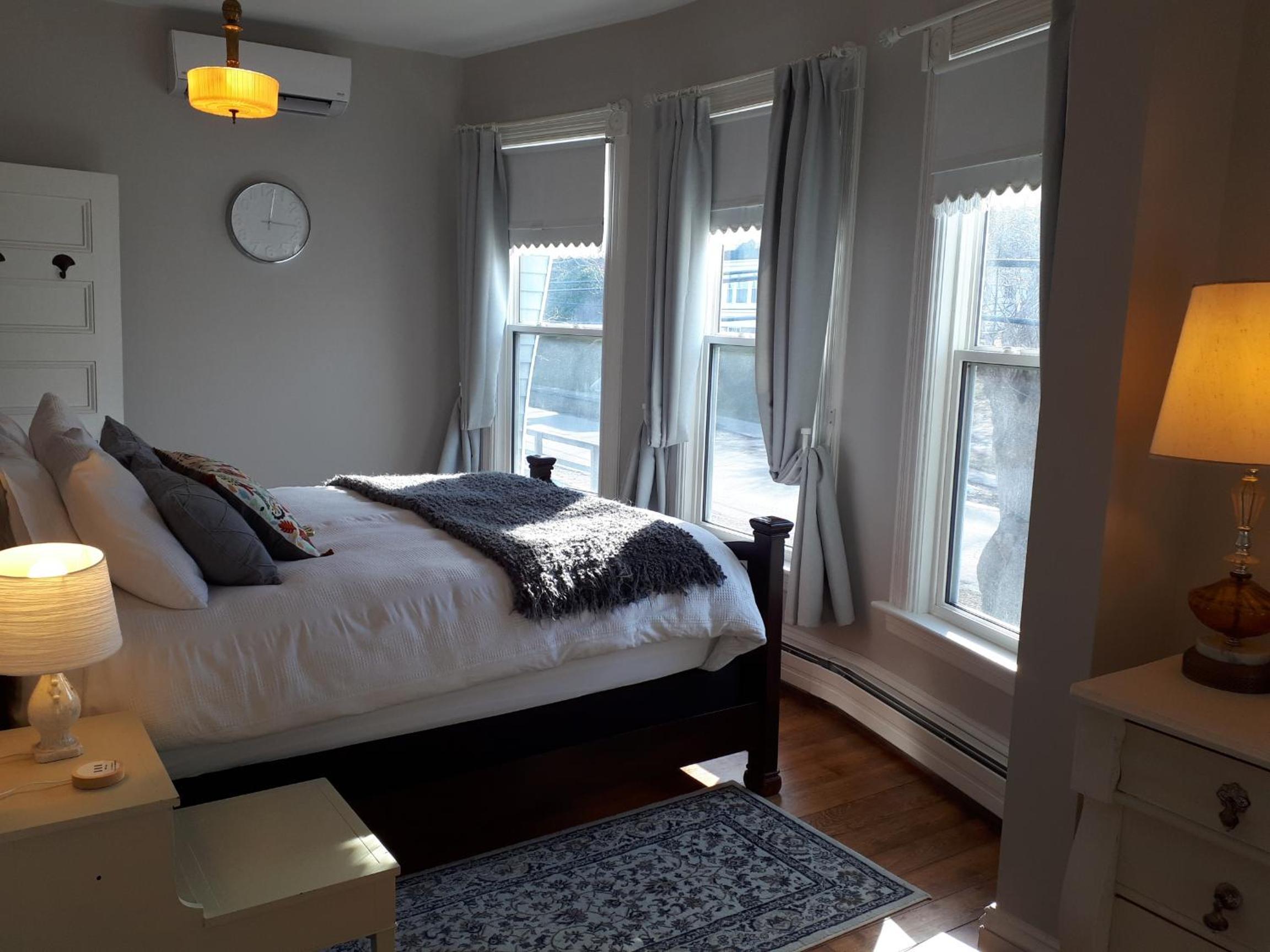 Deluxe Double Room with Street View