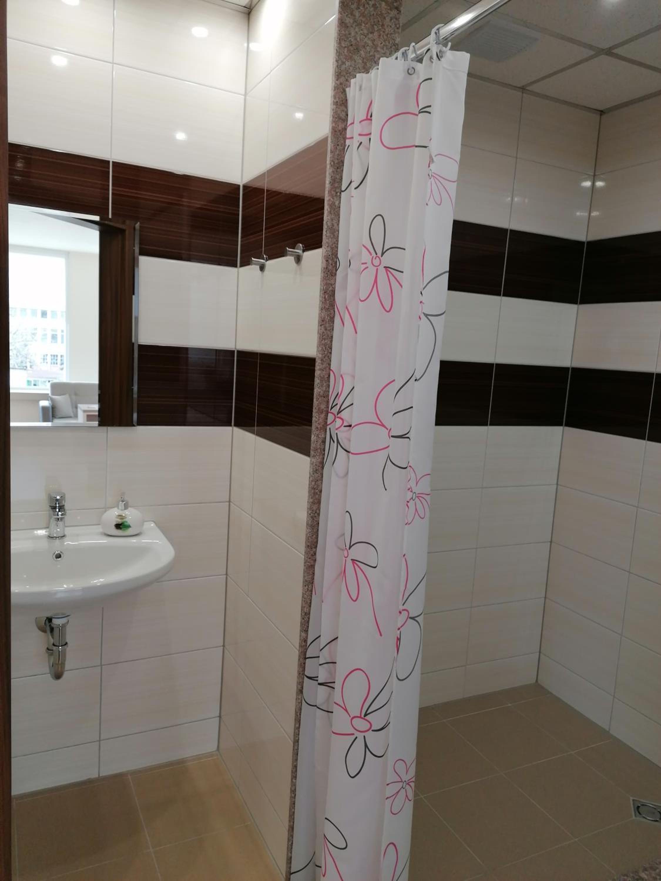 Double Room - Photo 17