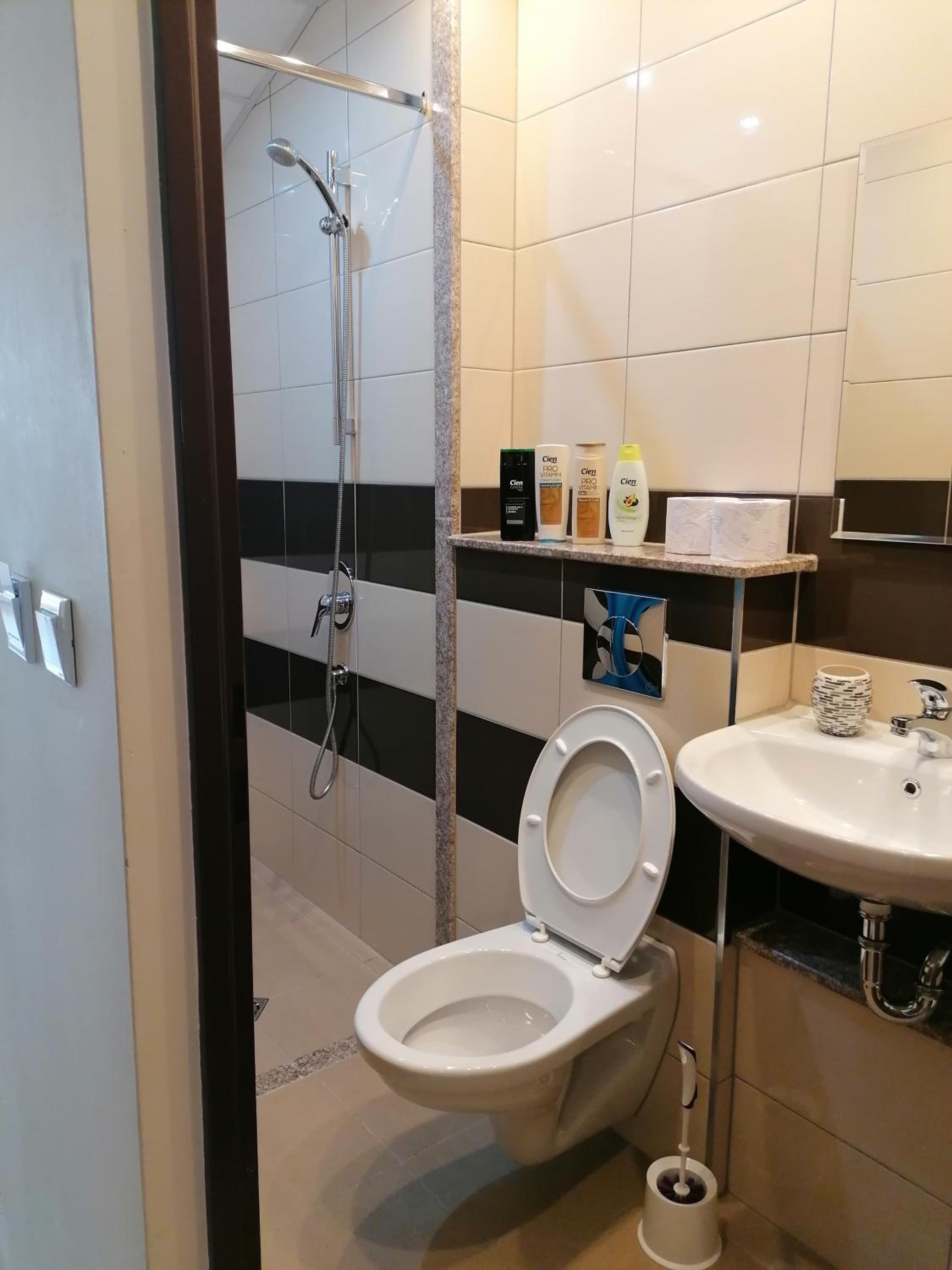 Double Room - Photo 16