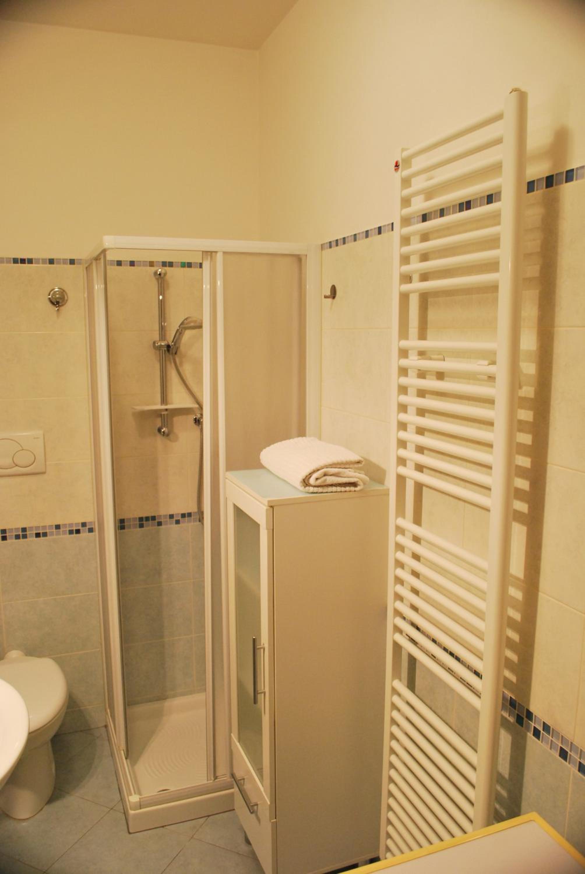 Two-Bedroom Apartment - Photo 7