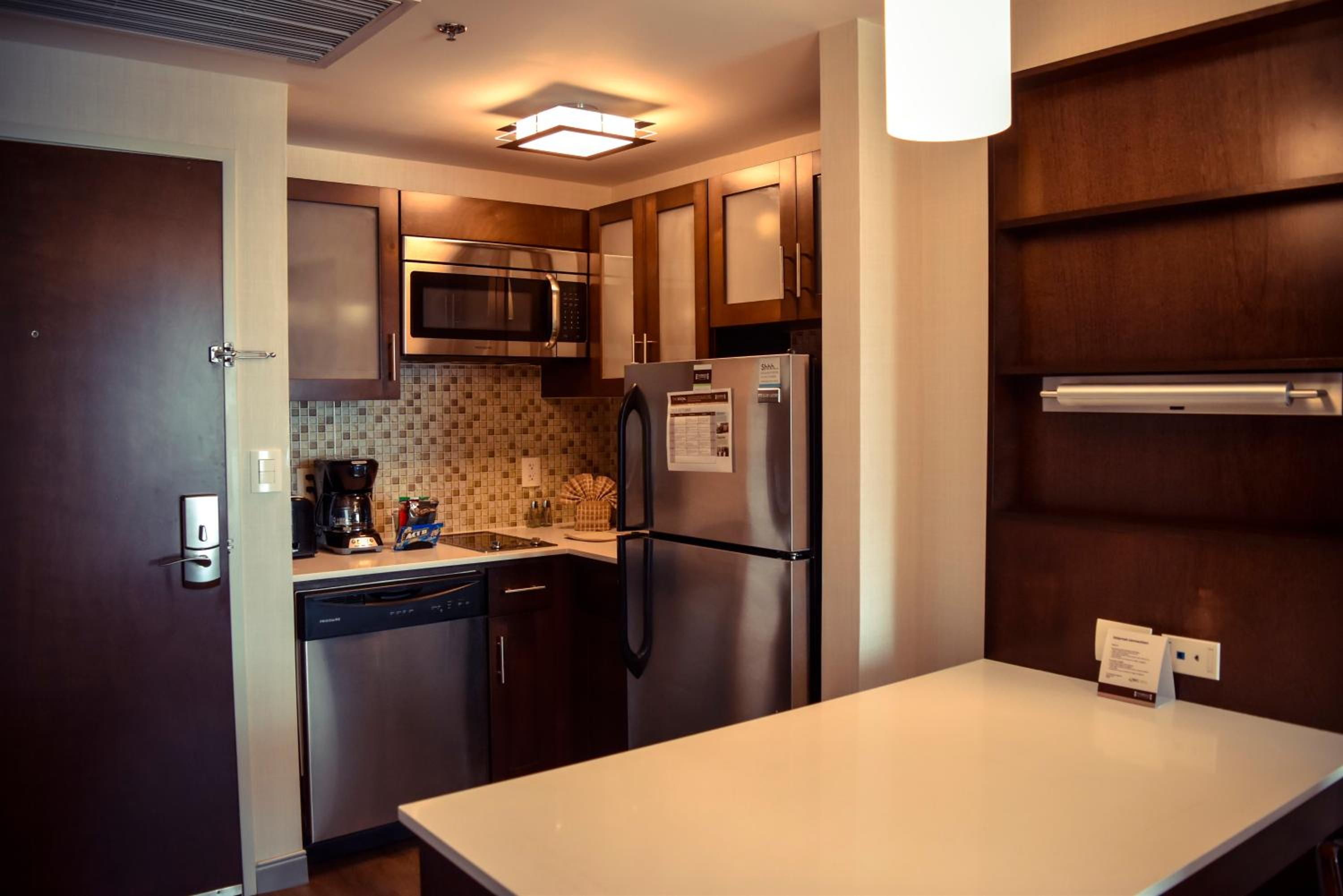 One-Bedroom Suite with Mountain View