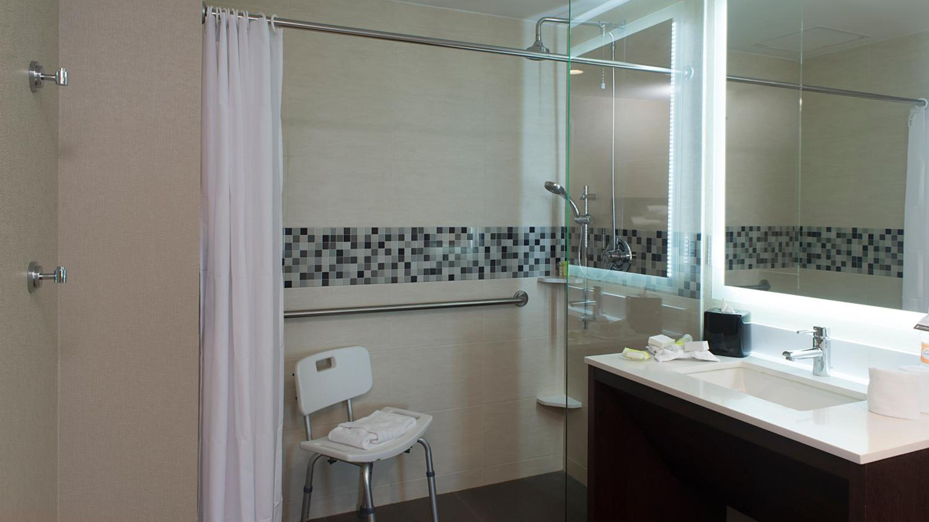 Studio Queen Suite - Disability Access photo 2